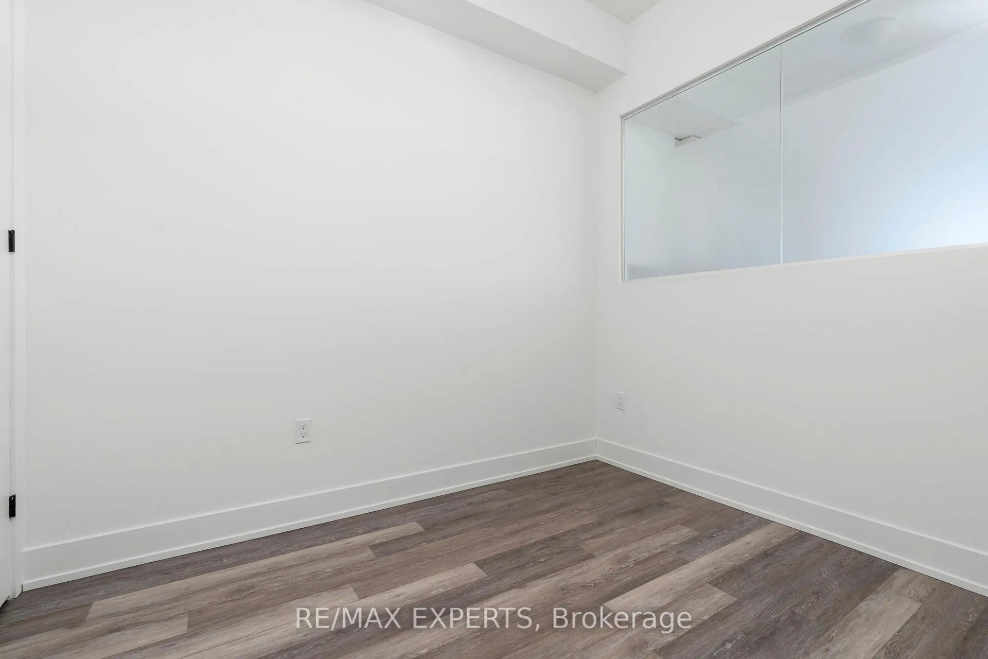 Photo 6 of Unit 537, 2075 King Road, King, King City — HOMEH