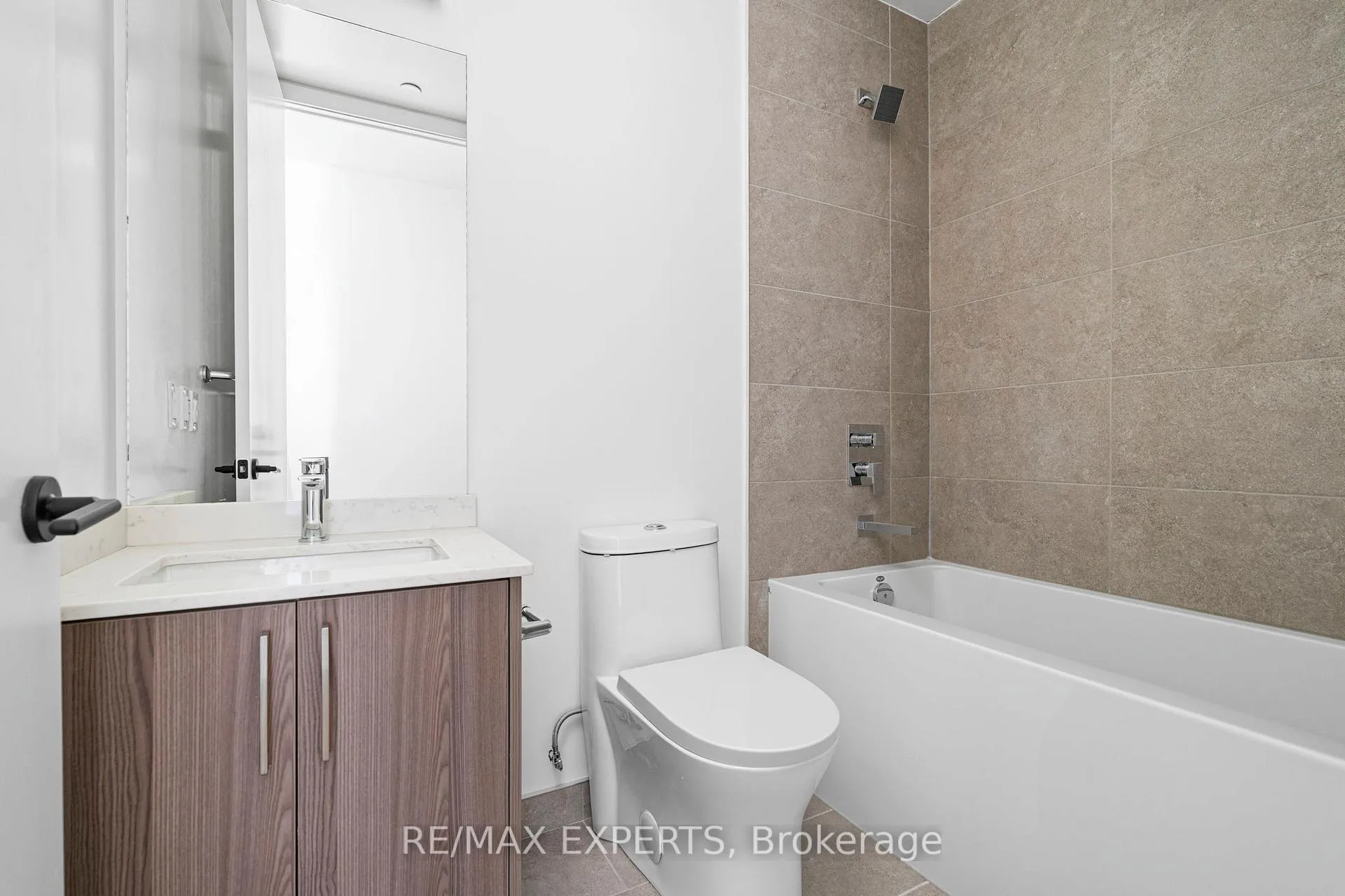 Photo 8 of Unit 537, 2075 King Road, King, King City — HOMEH