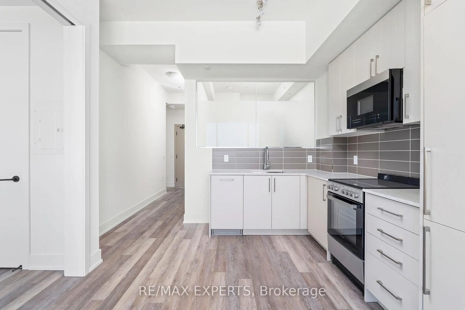 Photo 10 of Unit 537, 2075 King Road, King, King City — HOMEH