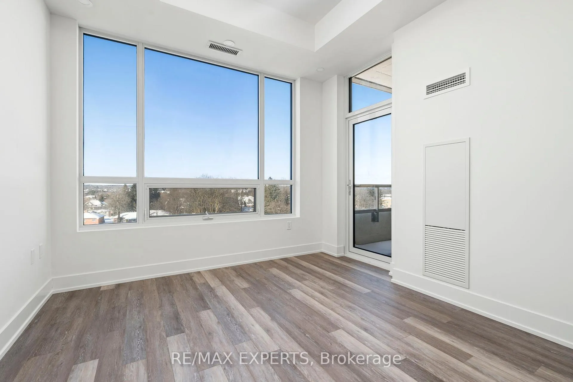 Photo 12 of Unit 537, 2075 King Road, King, King City — HOMEH