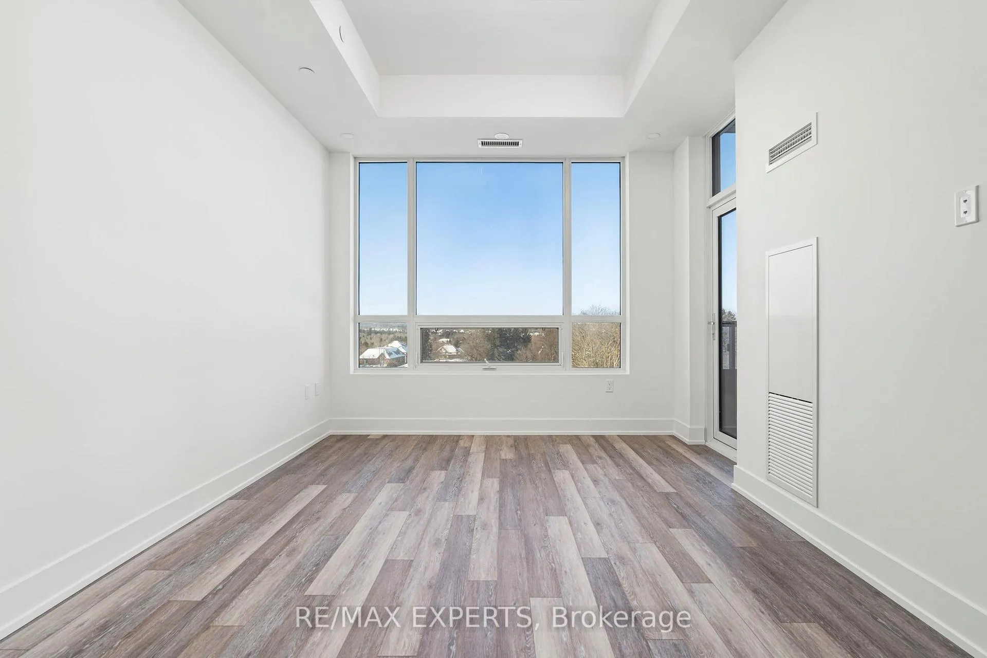Photo 13 of Unit 537, 2075 King Road, King, King City — HOMEH