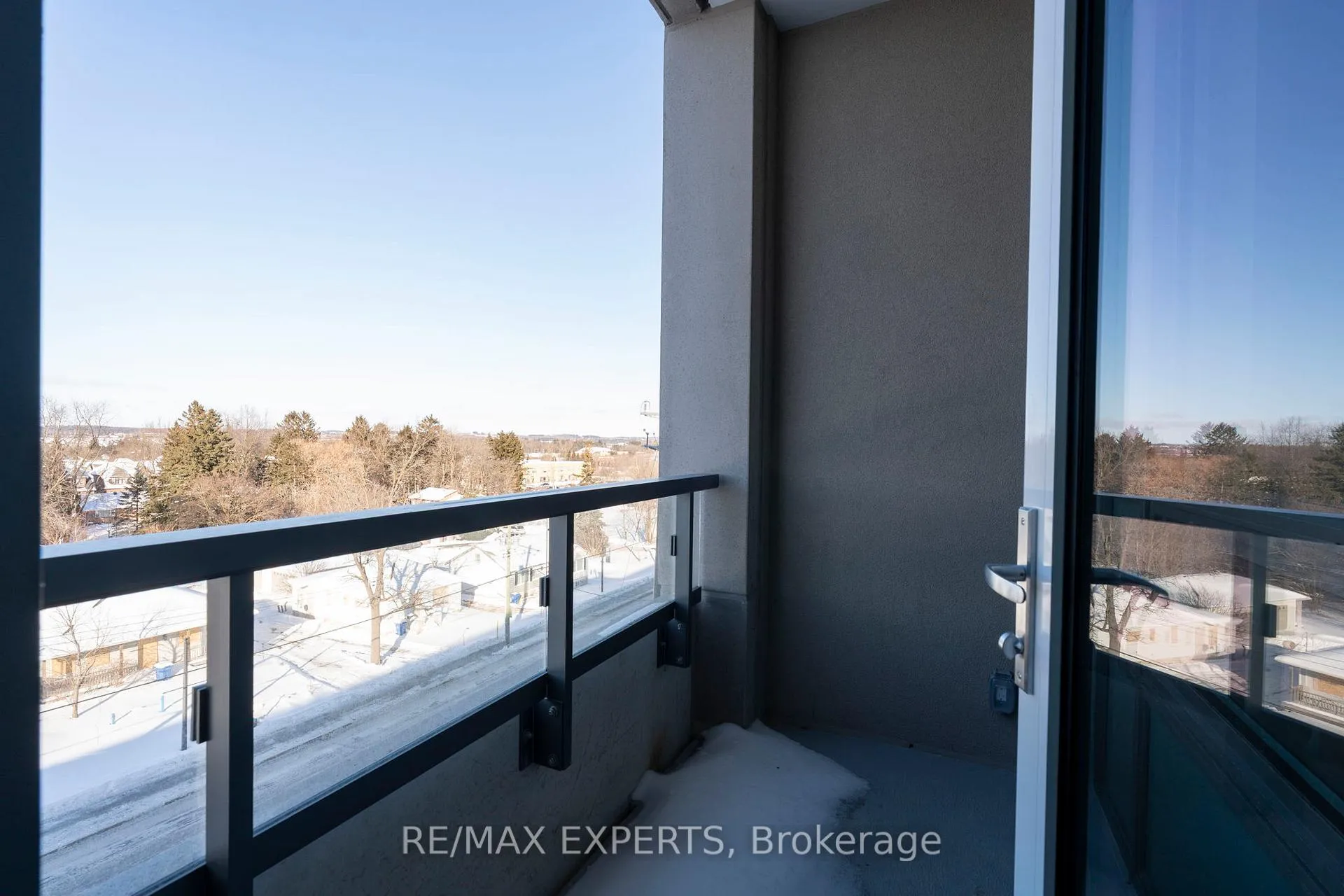 Photo 14 of Unit 537, 2075 King Road, King, King City — HOMEH