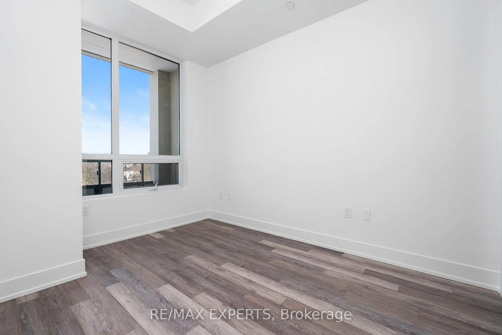 Photo 15 of Unit 537, 2075 King Road, King, King City — HOMEH