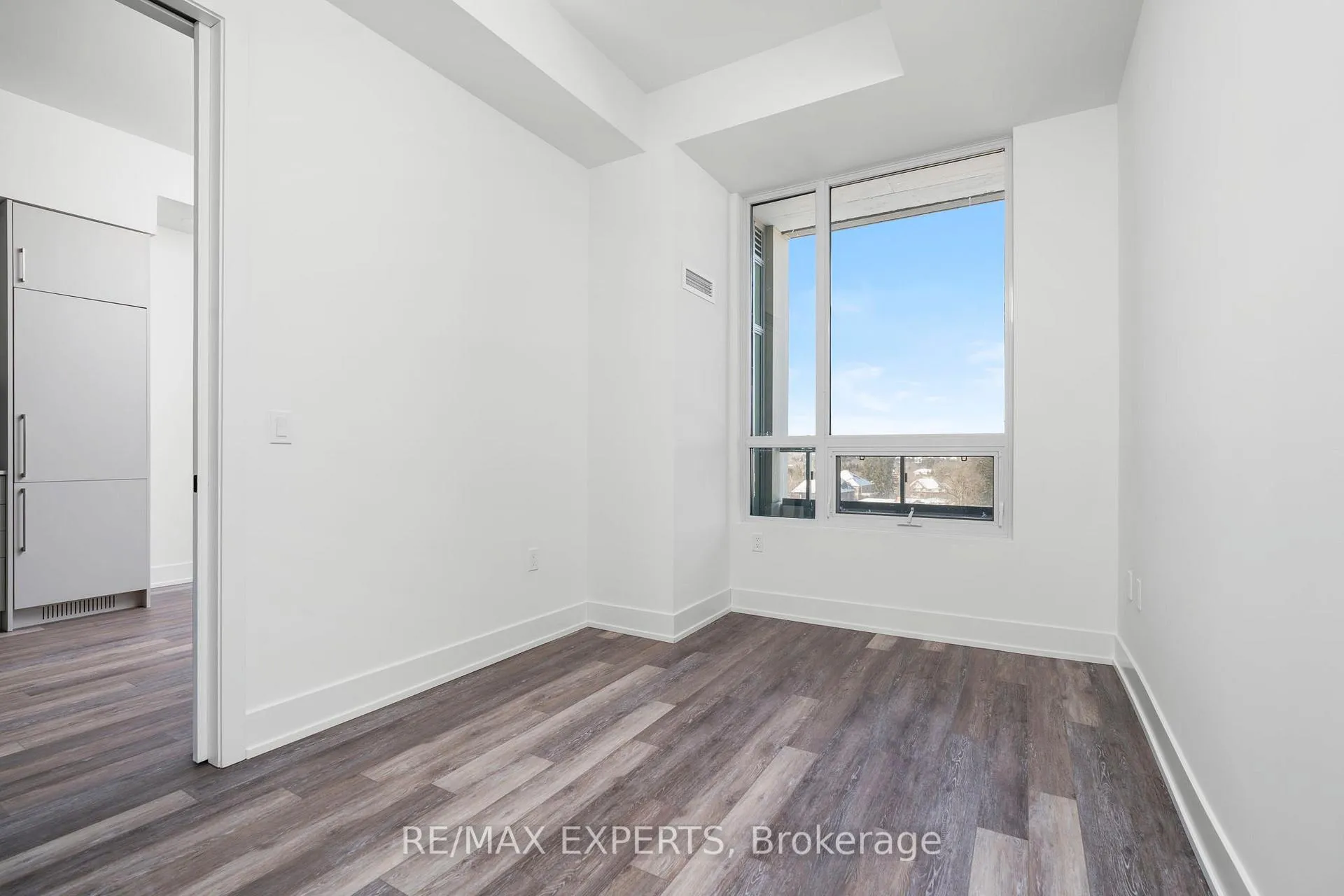 Photo 16 of Unit 537, 2075 King Road, King, King City — HOMEH