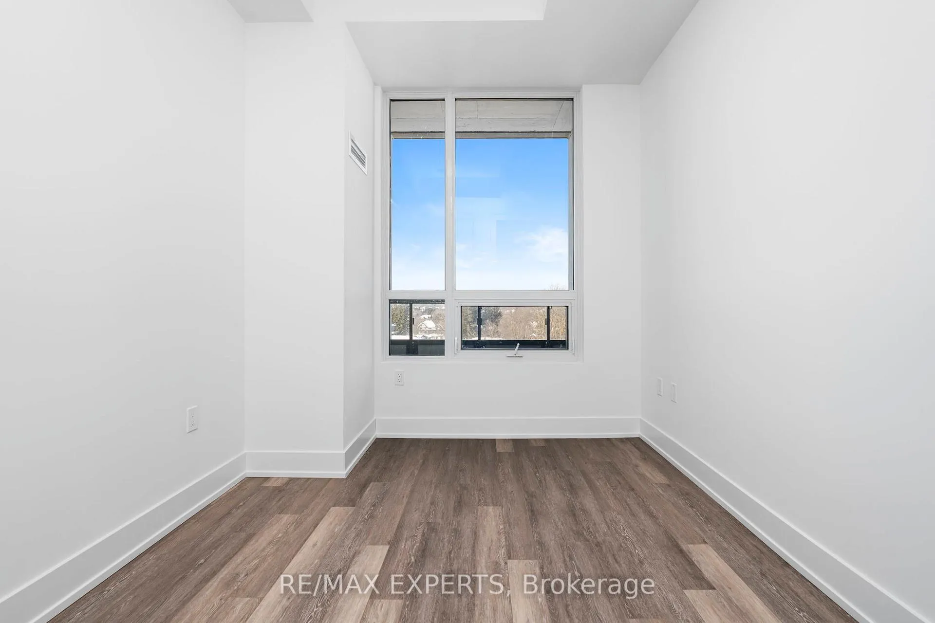 Photo 18 of Unit 537, 2075 King Road, King, King City — HOMEH