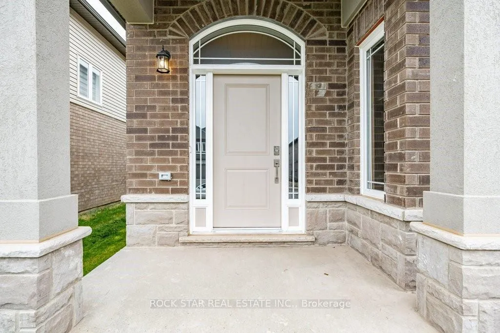 Photo 2 of 161 Cittadella Boulevard, Hamilton, Rural Glanbrook — HOMEH