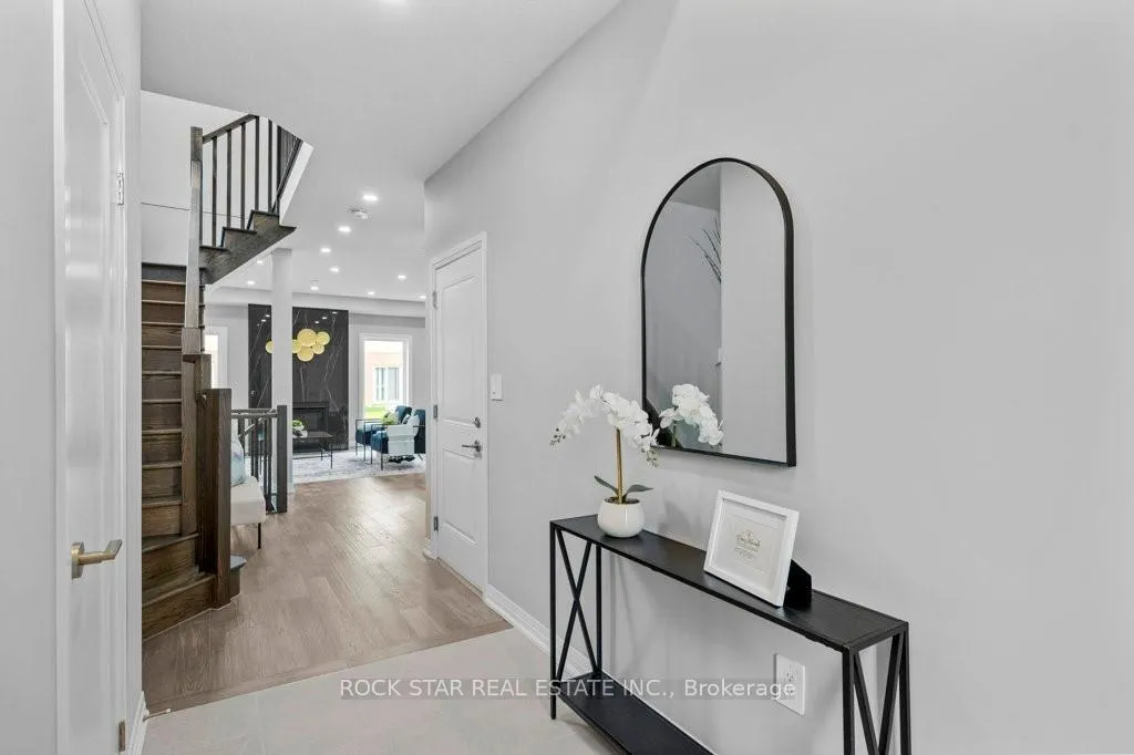 Photo 3 of 161 Cittadella Boulevard, Hamilton, Rural Glanbrook — HOMEH