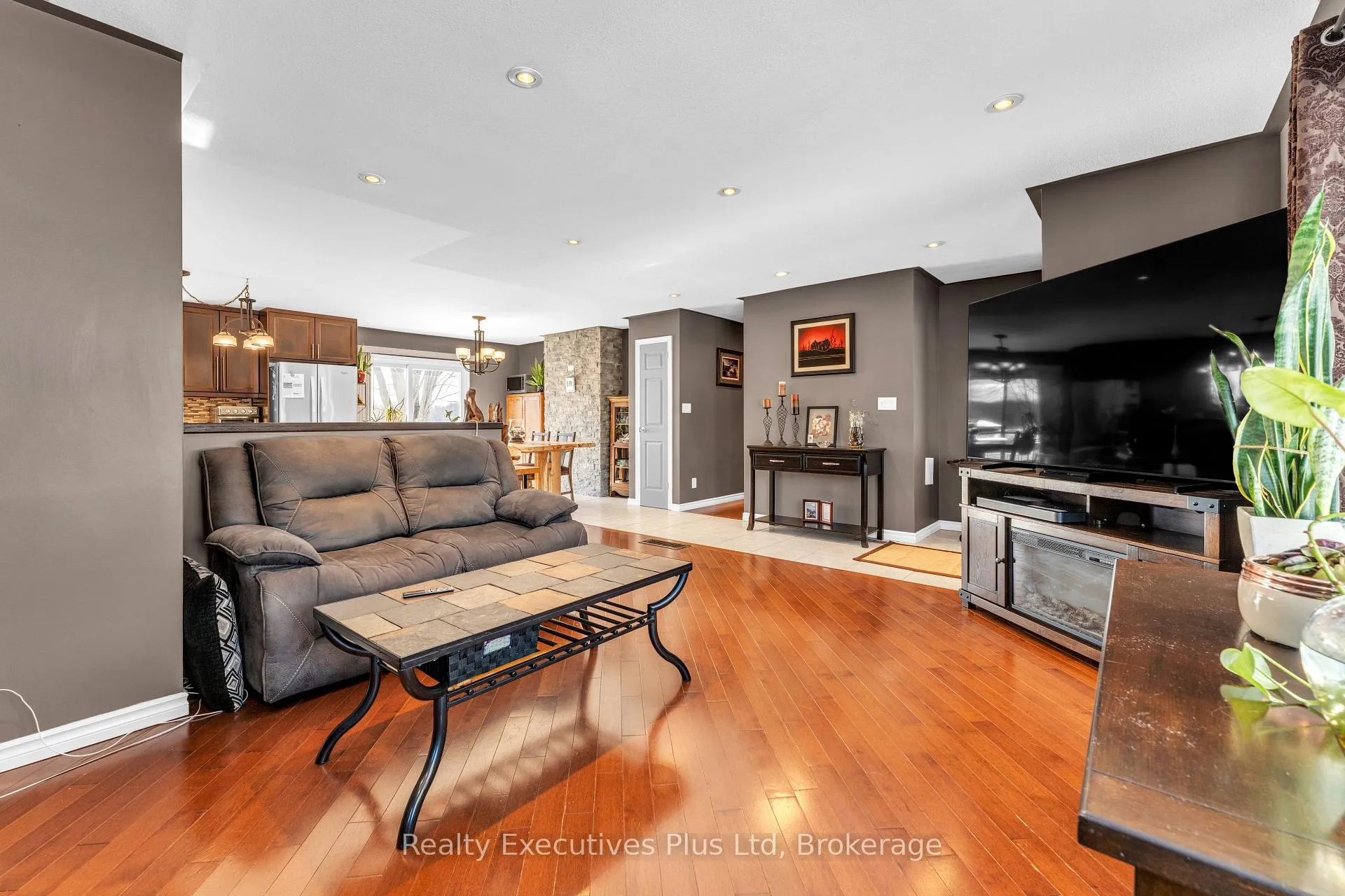 Photo 10 of 7050 County Road 2, Loyalist, Lennox and Addington - South — HOMEH