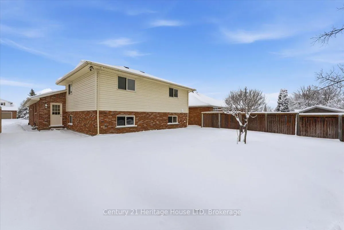 Photo 39 of 102 Wellandvale Drive, Welland, N. Welland — HOMEH