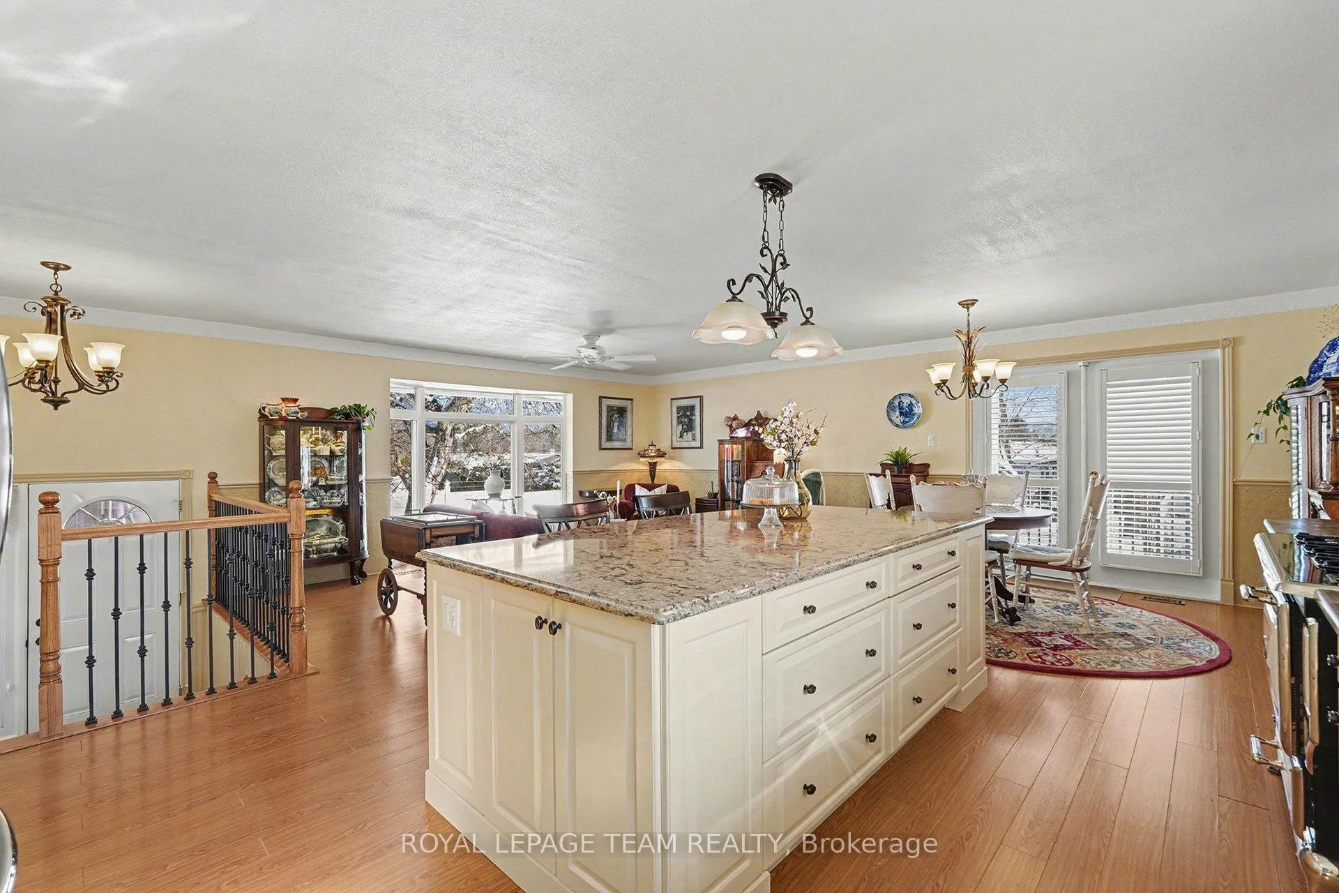 Photo 8 of 504 Clothier Street E, North Grenville, Kemptville — HOMEH