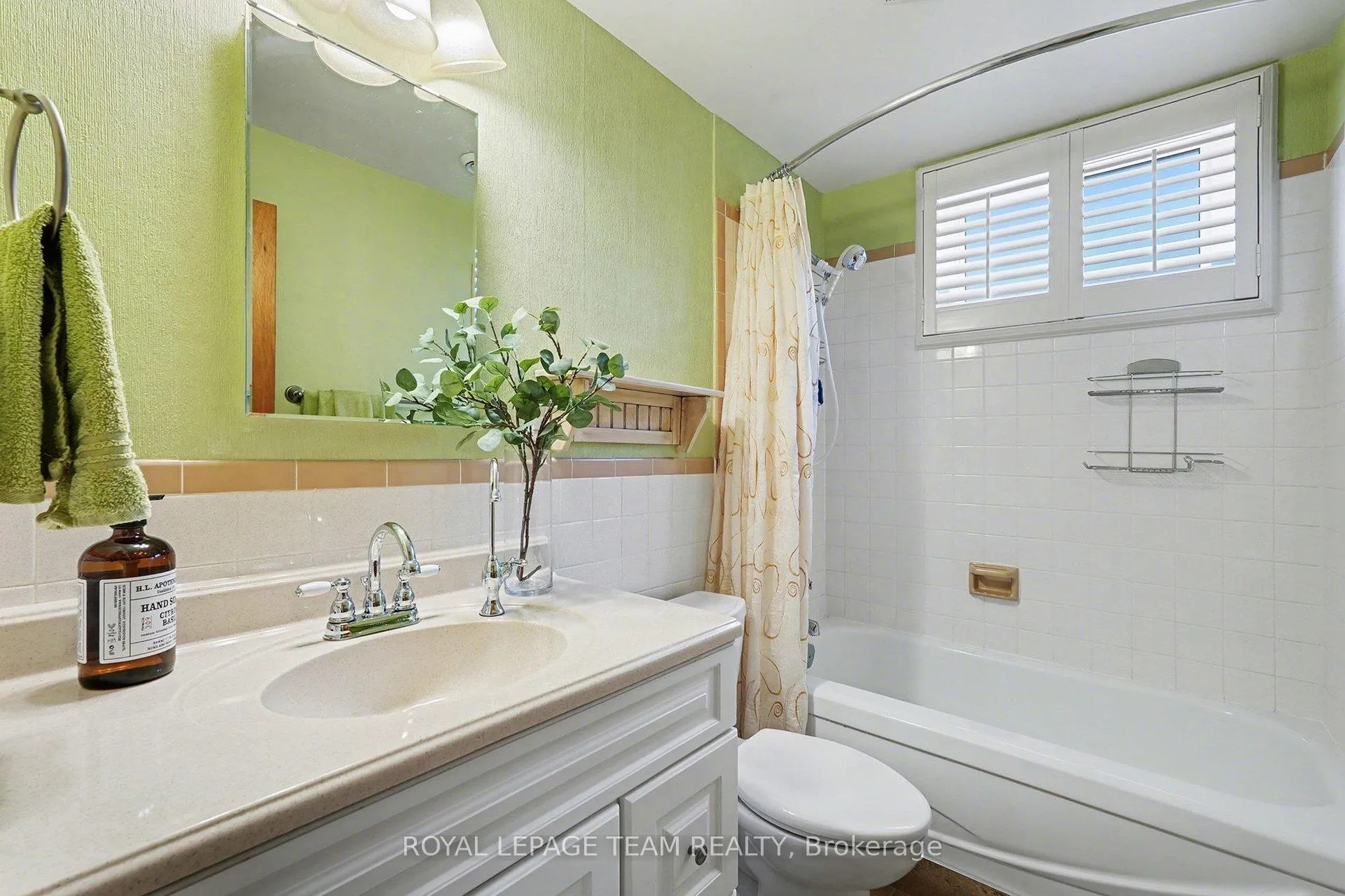 Photo 23 of 504 Clothier Street E, North Grenville, Kemptville — HOMEH