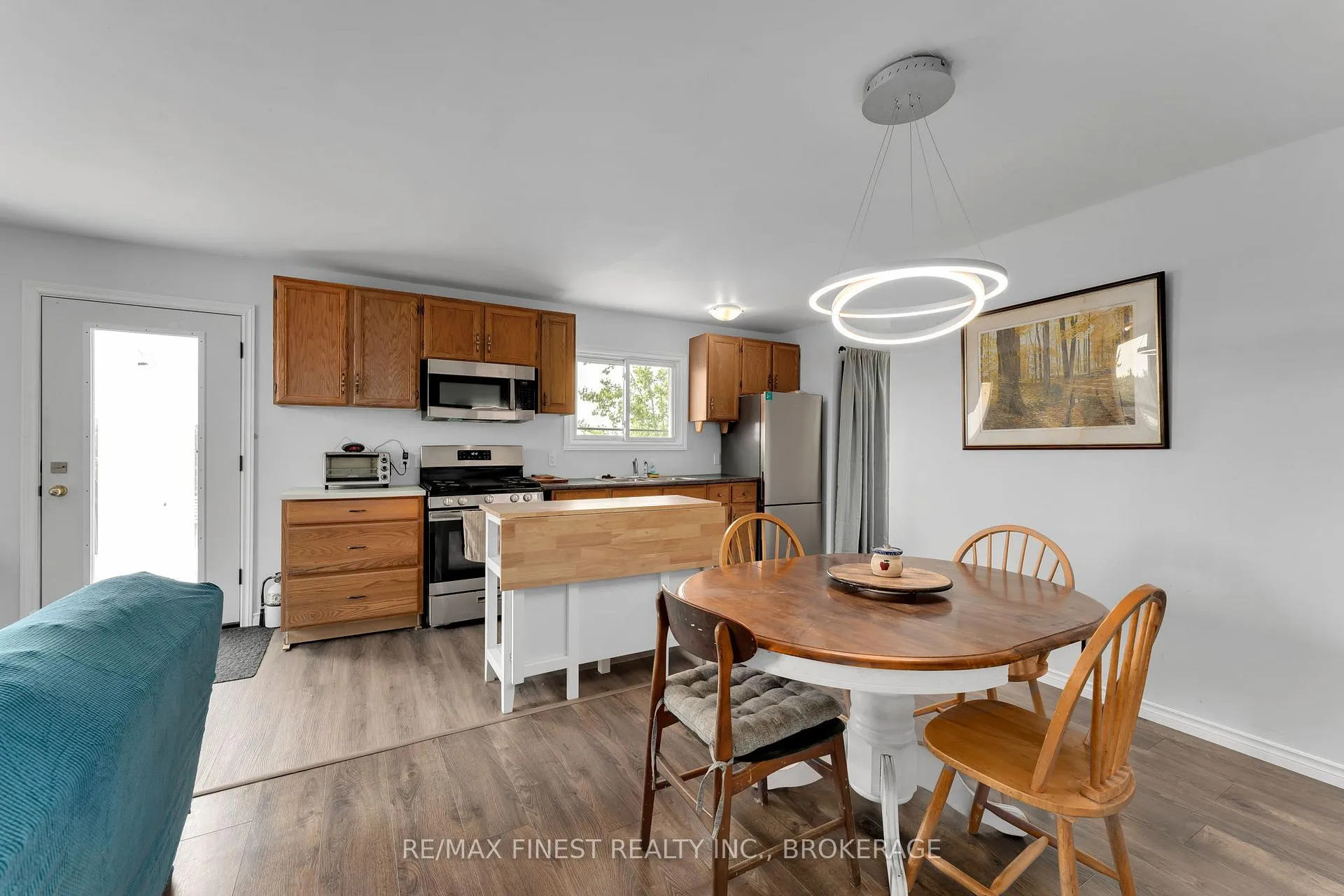 Photo 5 of 780 Wing Road, Loyalist, Lennox and Addington - South — HOMEH