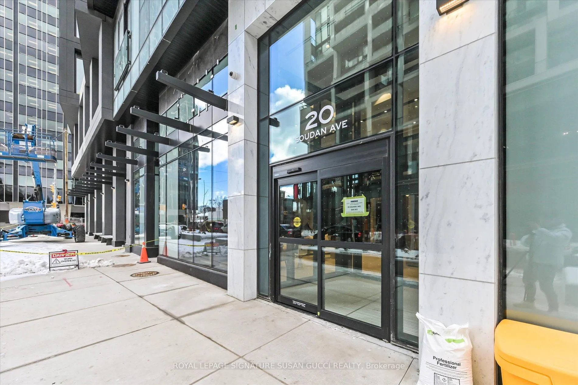 Photo 3 of Unit 1402, 20 Soudan Avenue, Toronto, Mount Pleasant West — HOMEH