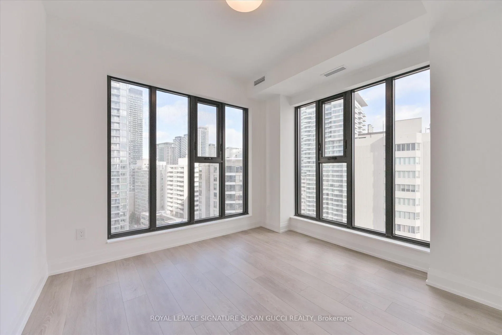 Photo 17 of Unit 1402, 20 Soudan Avenue, Toronto, Mount Pleasant West — HOMEH