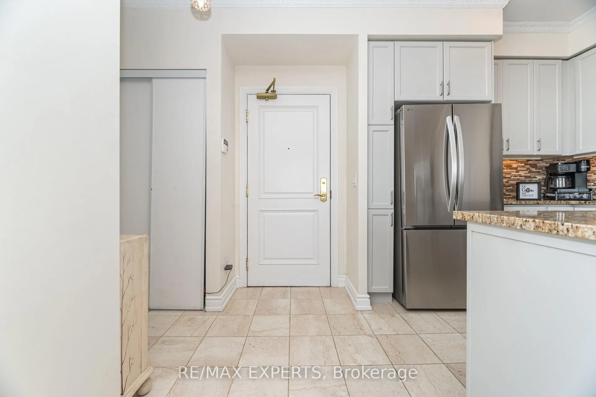 Photo 5 of Unit 809, 9255 Jane Street, Vaughan, Maple — HOMEH