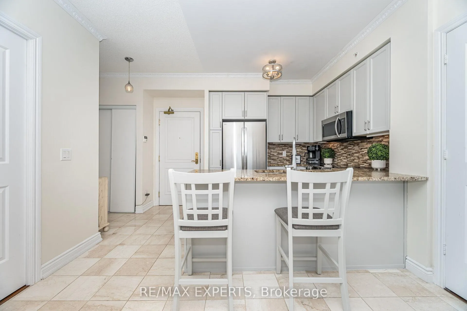Photo 7 of Unit 809, 9255 Jane Street, Vaughan, Maple — HOMEH