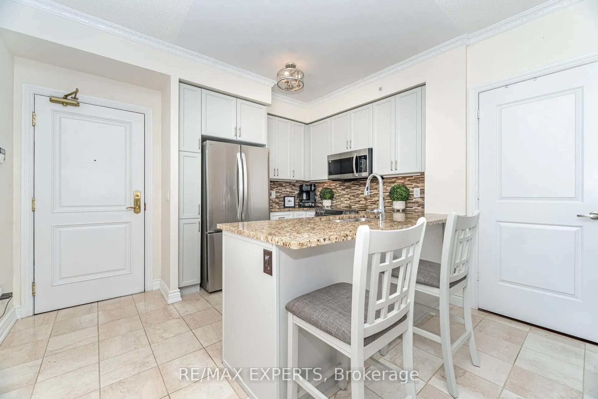 Photo 8 of Unit 809, 9255 Jane Street, Vaughan, Maple — HOMEH