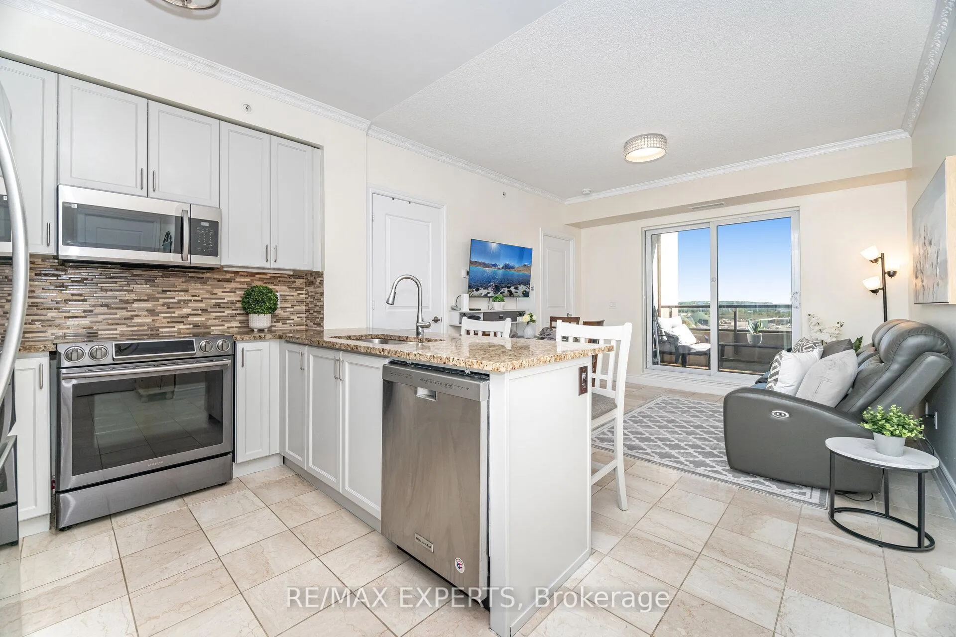 Photo 12 of Unit 809, 9255 Jane Street, Vaughan, Maple — HOMEH