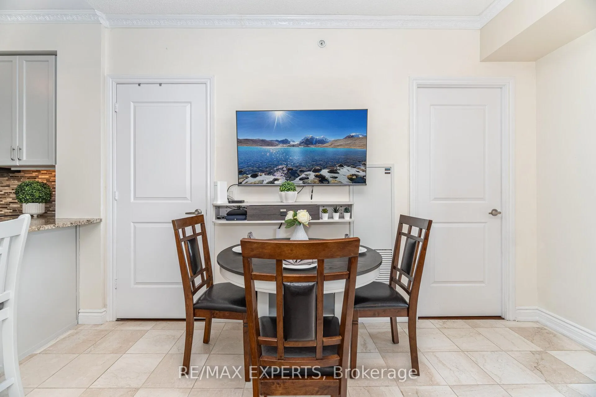Photo 15 of Unit 809, 9255 Jane Street, Vaughan, Maple — HOMEH