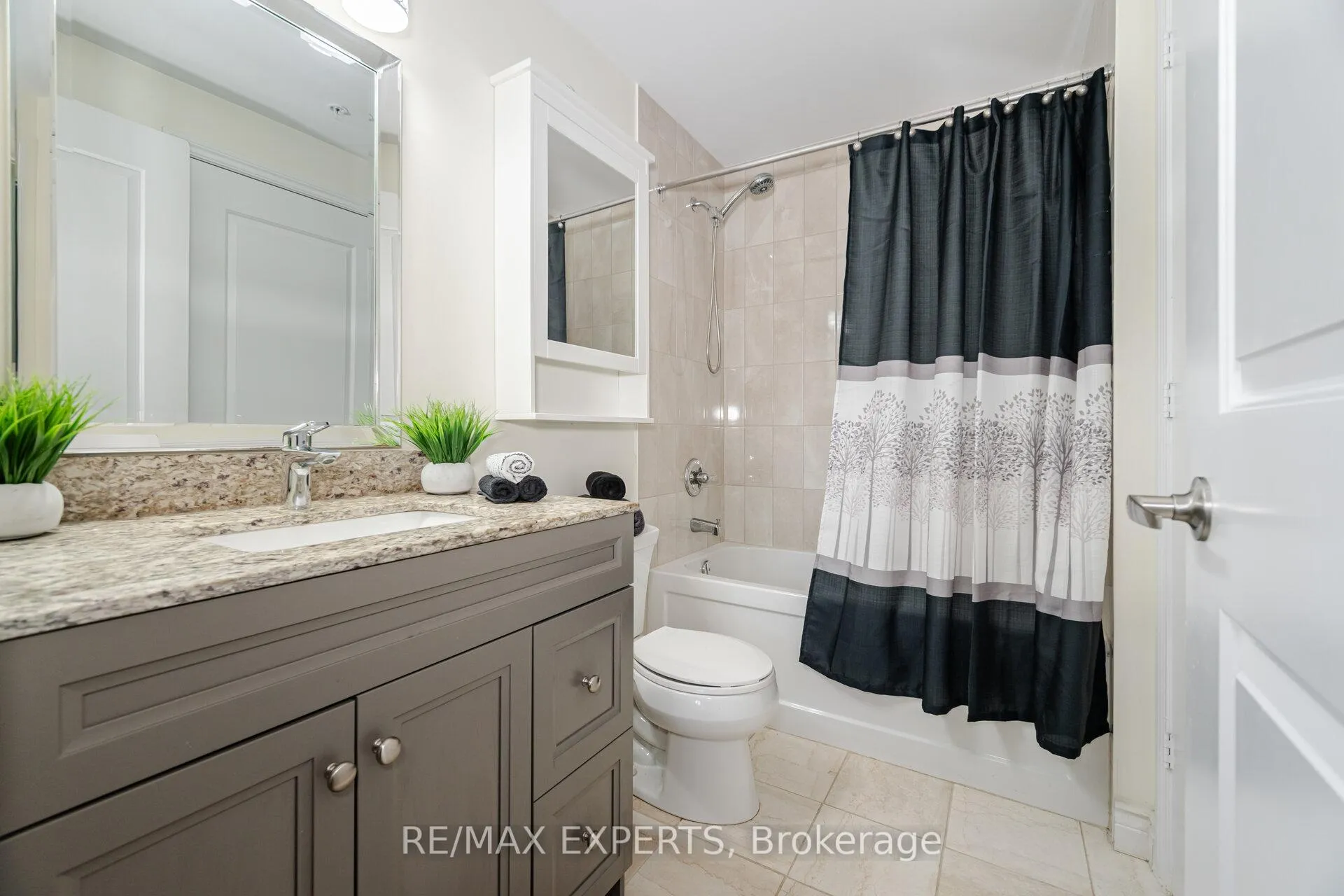 Photo 29 of Unit 809, 9255 Jane Street, Vaughan, Maple — HOMEH