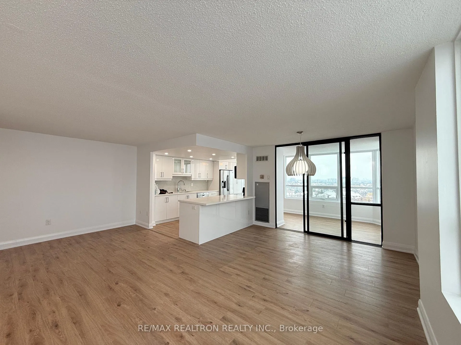 Photo 2 of Unit 1106, 7601 Bathurst Street, Vaughan, Crestwood-Springfarm-Yorkhill — HOMEH
