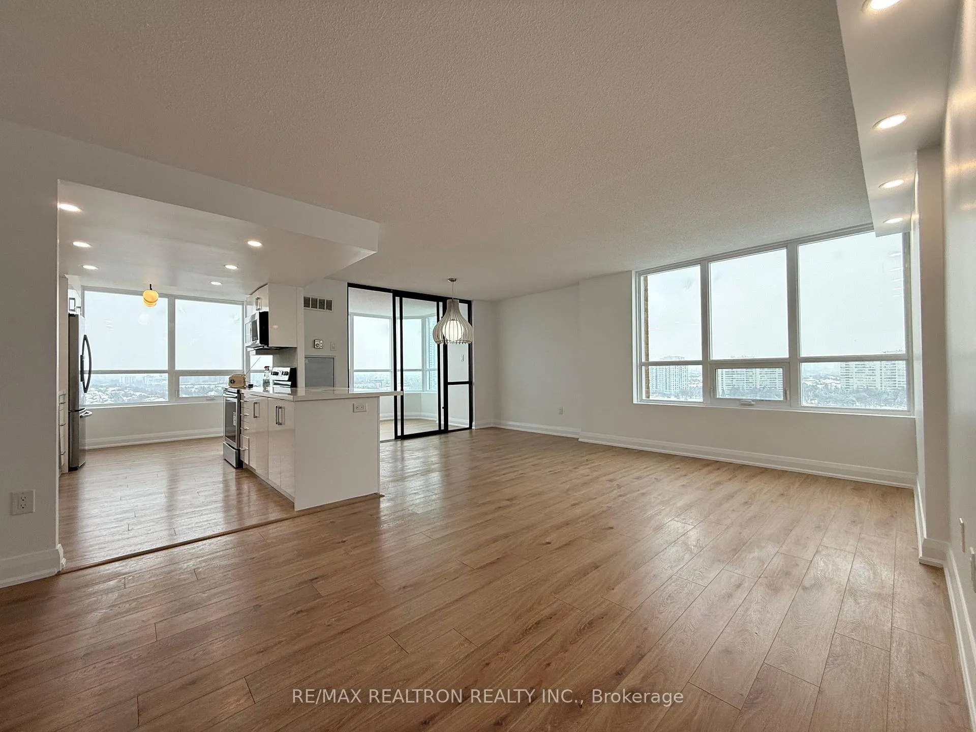Photo 3 of Unit 1106, 7601 Bathurst Street, Vaughan, Crestwood-Springfarm-Yorkhill — HOMEH