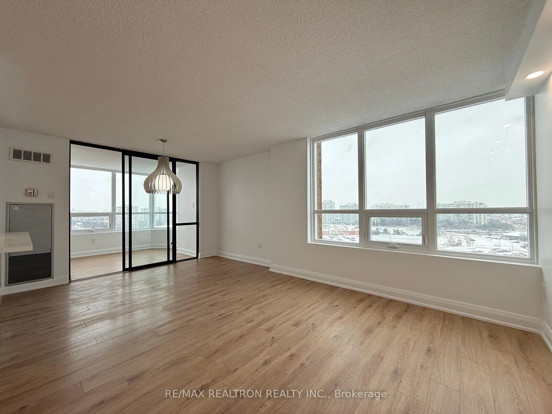 Photo 13 of Unit 1106, 7601 Bathurst Street, Vaughan, Crestwood-Springfarm-Yorkhill — HOMEH