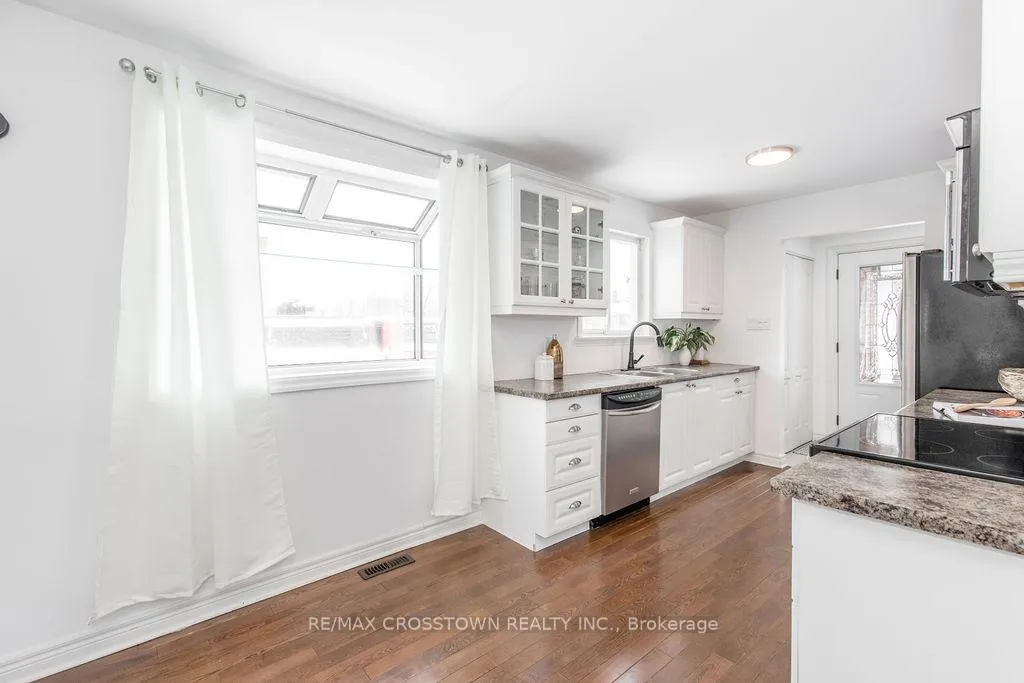 Photo 13 of 6 Deerpark Drive, Barrie, Cundles East — HOMEH