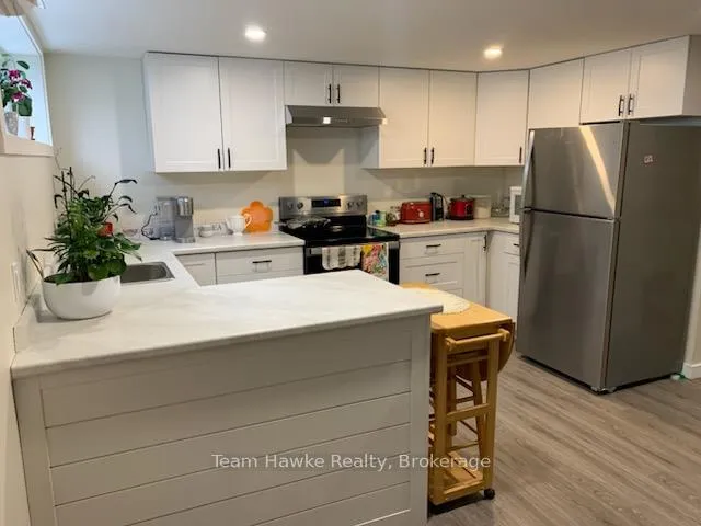 Photo 3 of 630 Bayview Drive, Midland — HOMEH