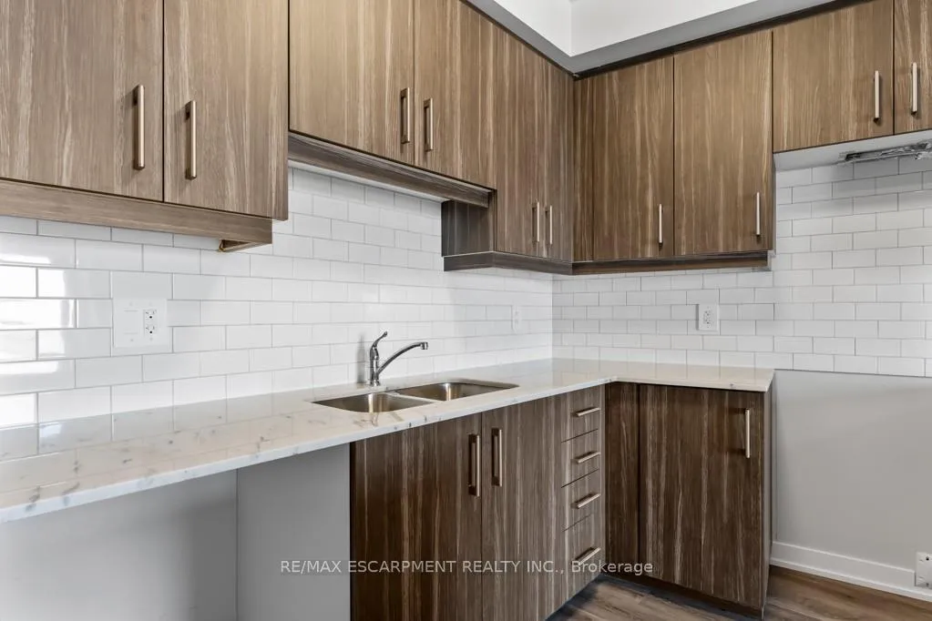 Photo 15 of Unit 209, 5002 King Street, Lincoln, Beamsville — HOMEH