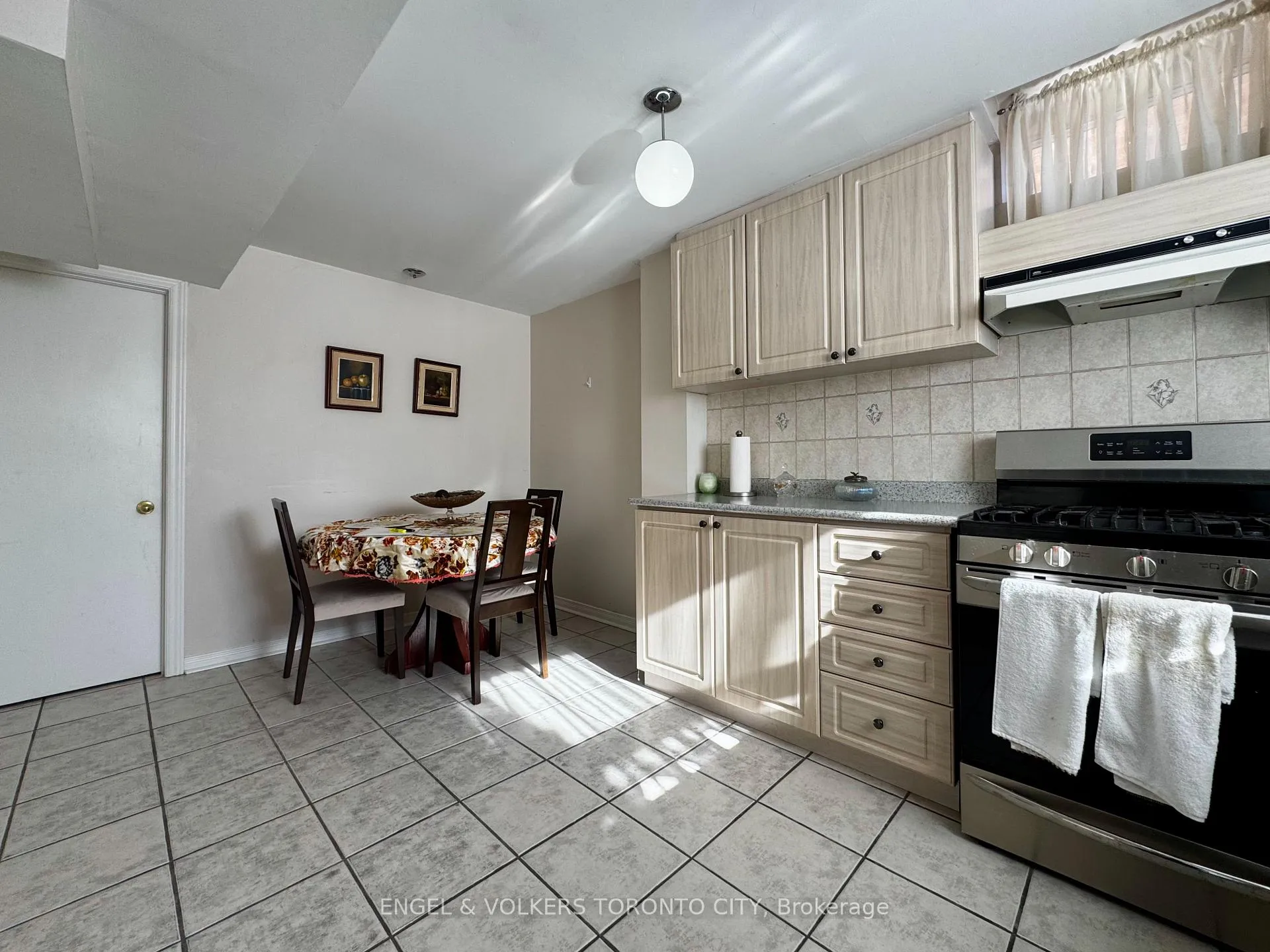 Photo 2 of Unit Bsmt, 71 Brougham Drive, Vaughan, East Woodbridge — HOMEH