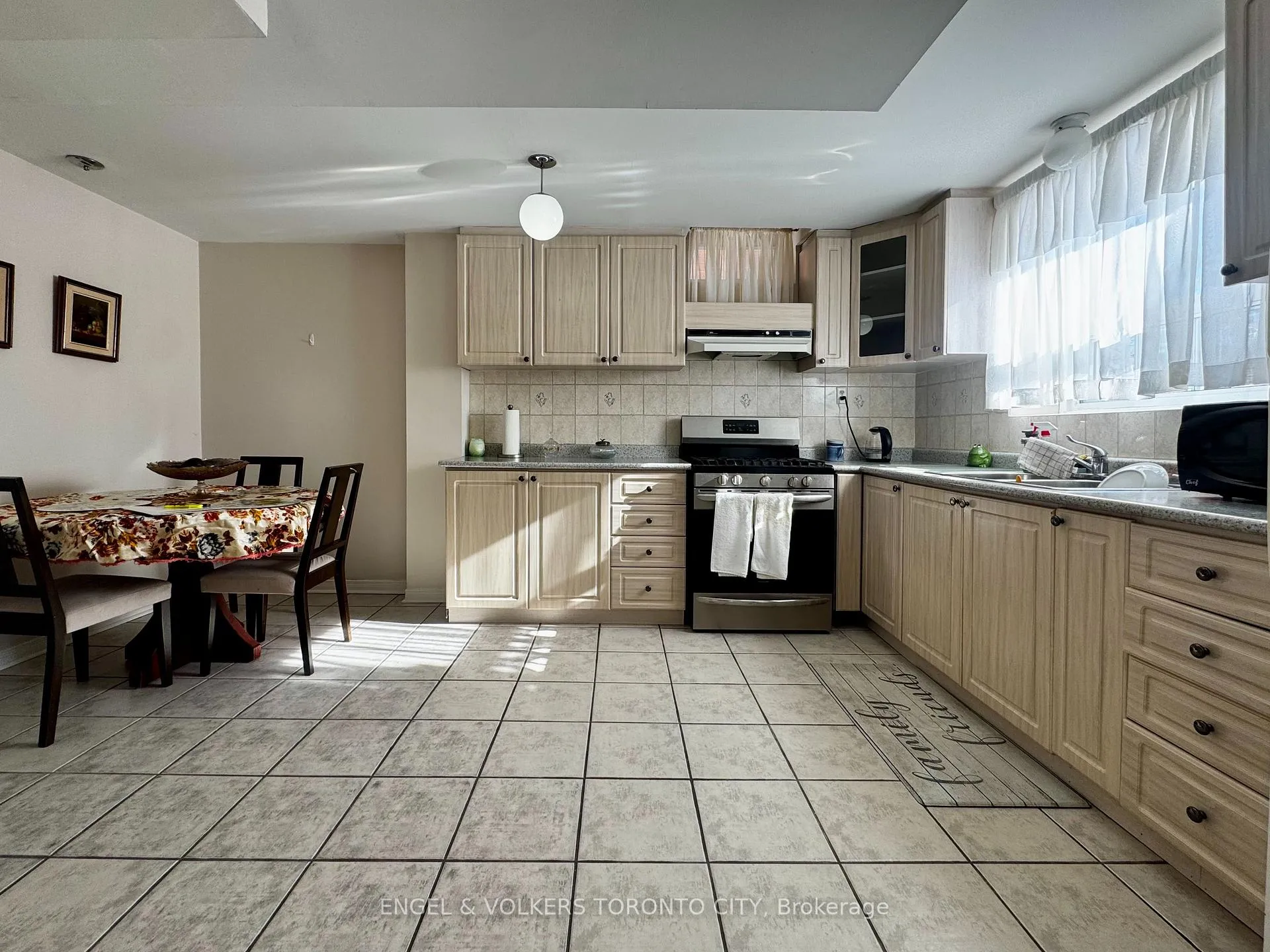 Photo 3 of Unit Bsmt, 71 Brougham Drive, Vaughan, East Woodbridge — HOMEH