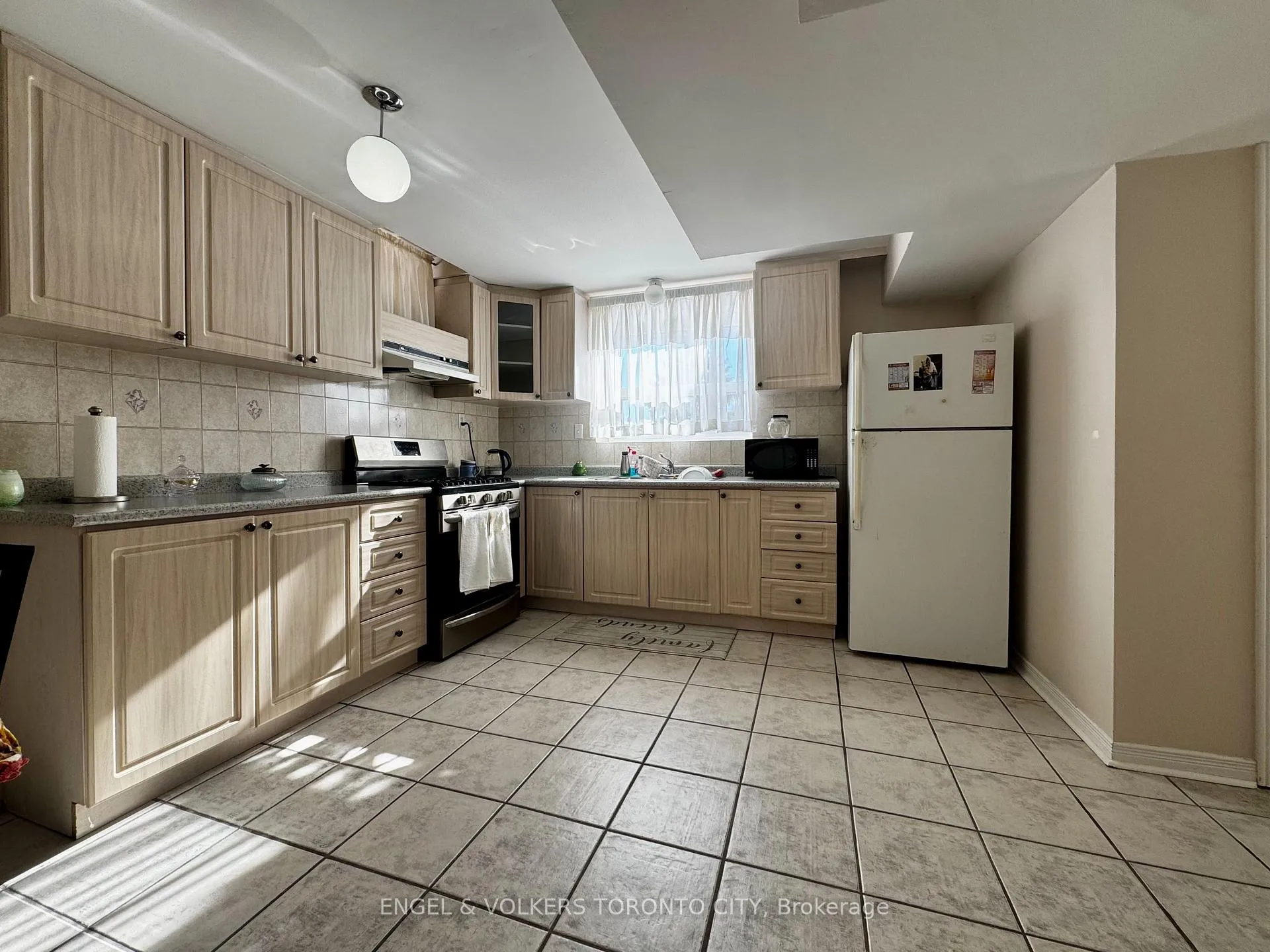 Photo 4 of Unit Bsmt, 71 Brougham Drive, Vaughan, East Woodbridge — HOMEH