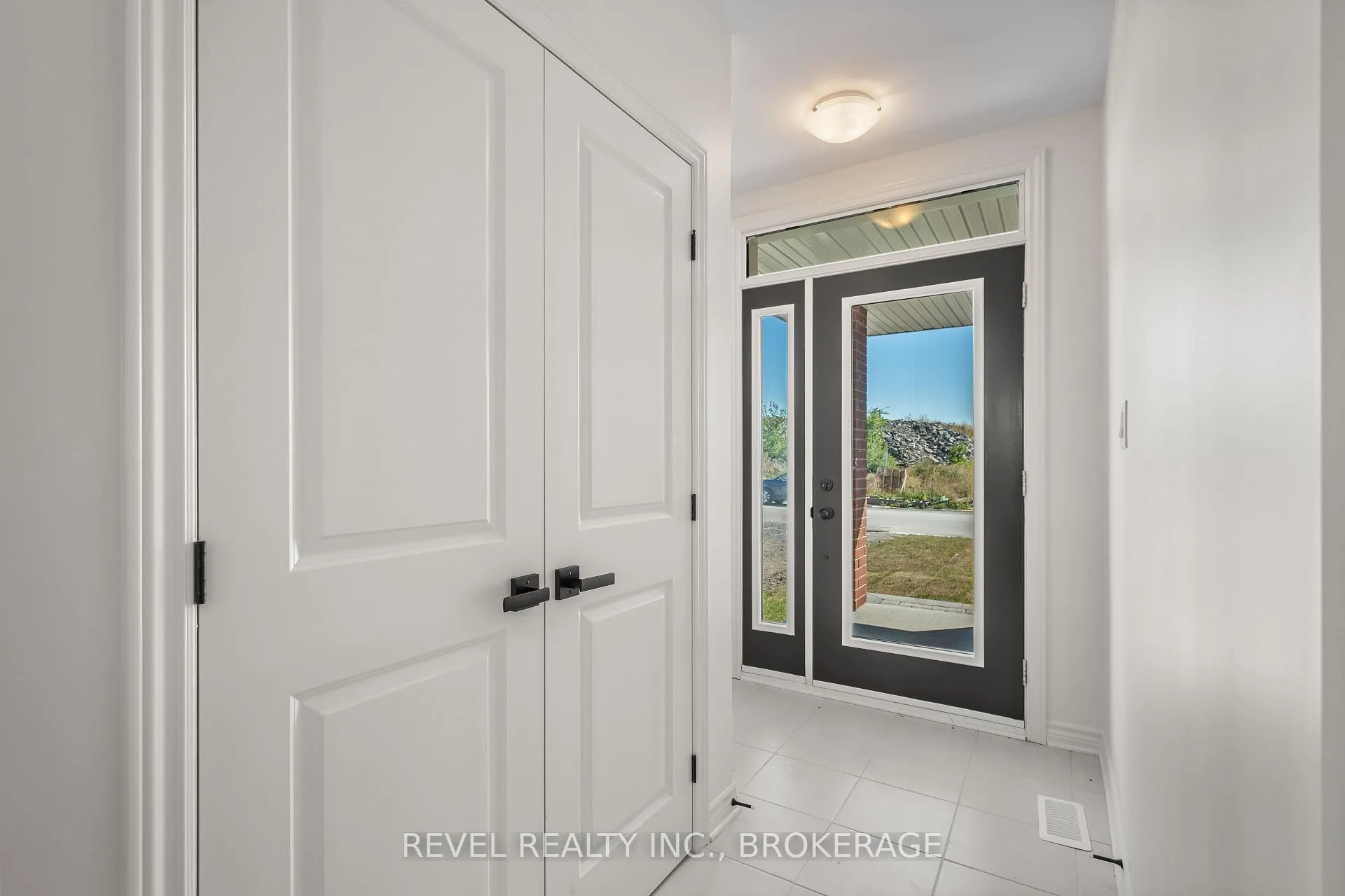 Photo 5 of 440 Buckthorn Drive, Kingston, City Northwest — HOMEH