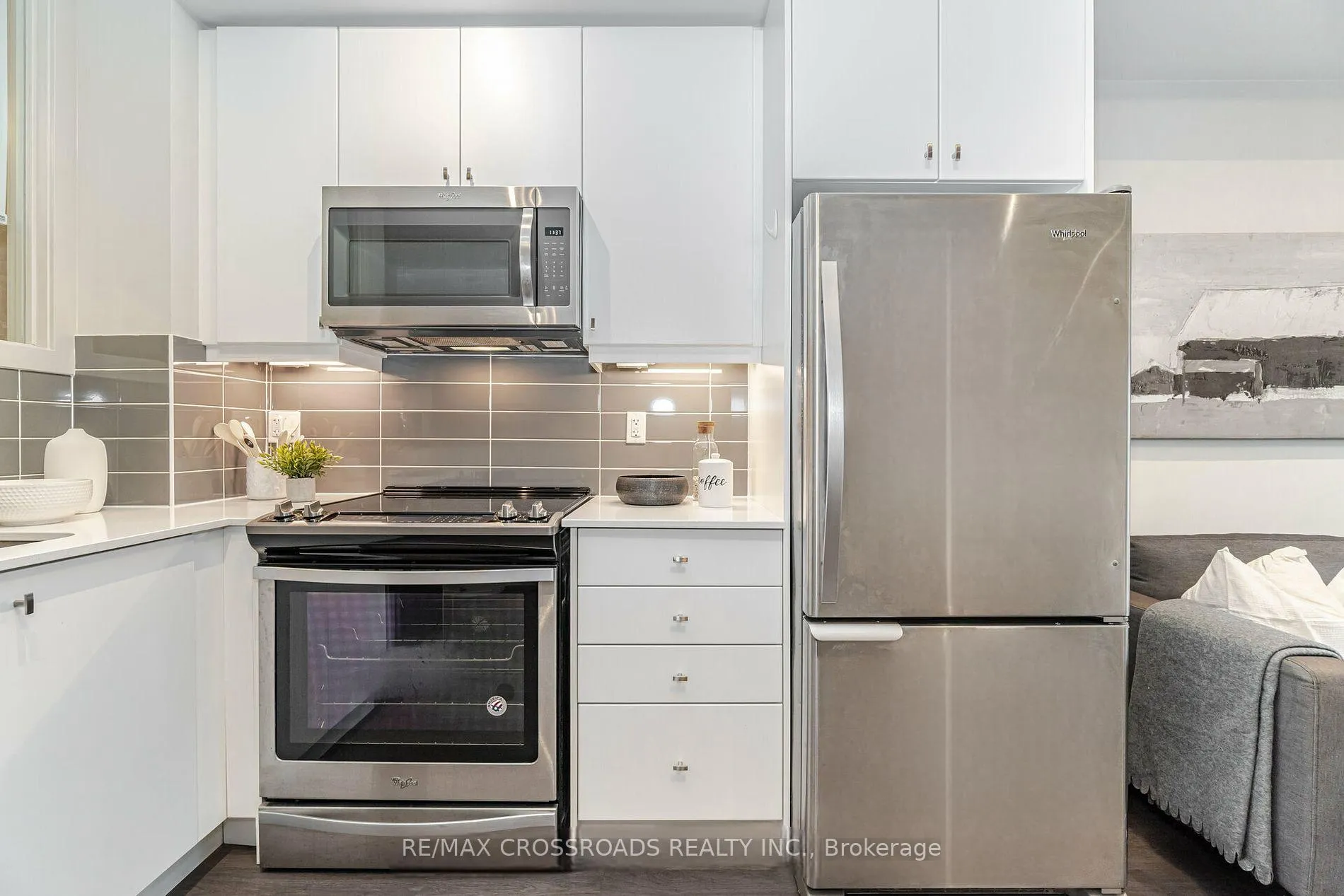 Photo 5 of Unit 215, 555 William Graham Drive, Aurora, Rural Aurora — HOMEH