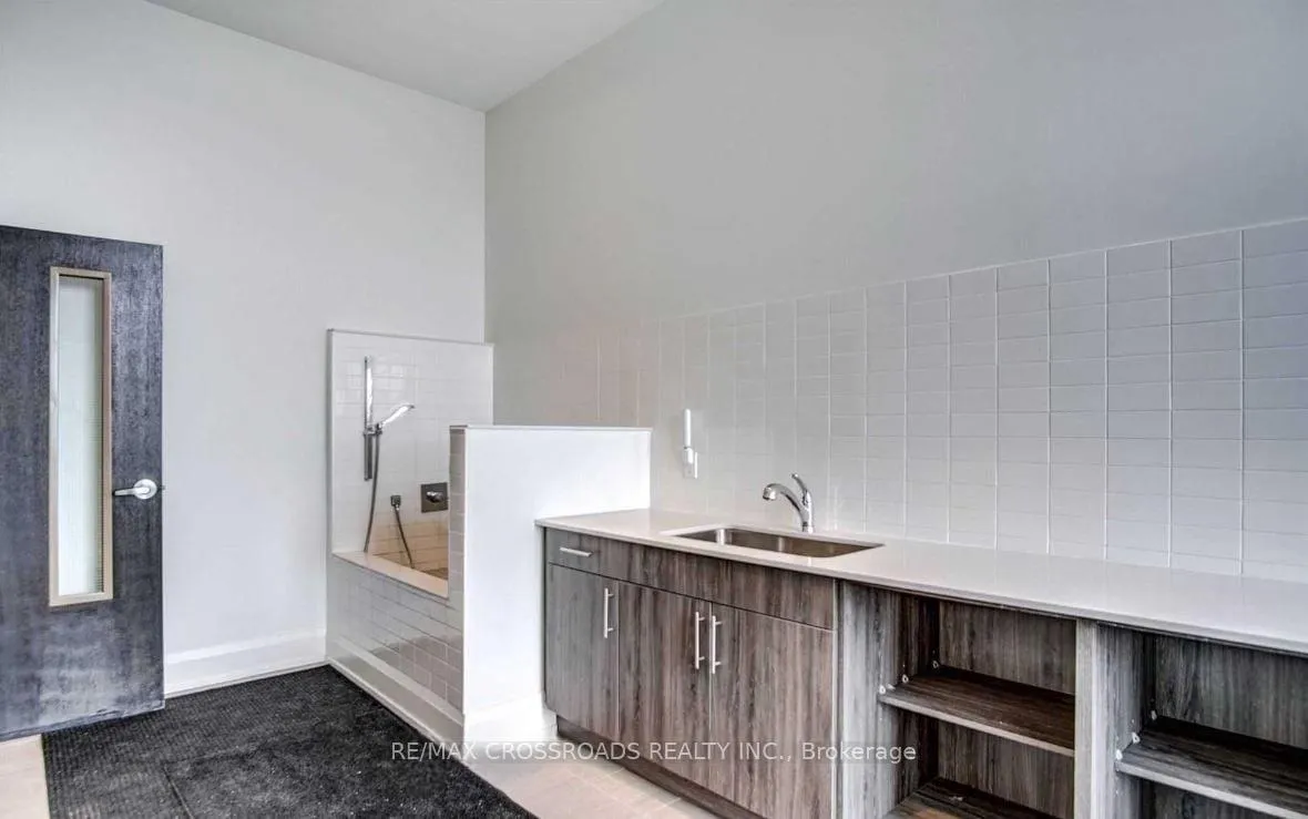Photo 17 of Unit 215, 555 William Graham Drive, Aurora, Rural Aurora — HOMEH