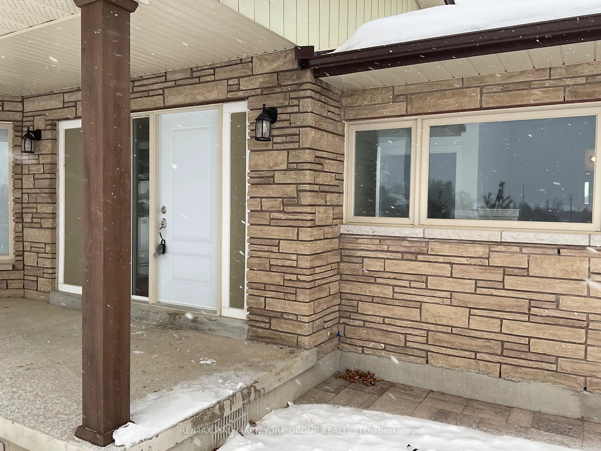 Photo 2 of Unit B, 124 Squire Drive, Ajax, Northeast Ajax — HOMEH