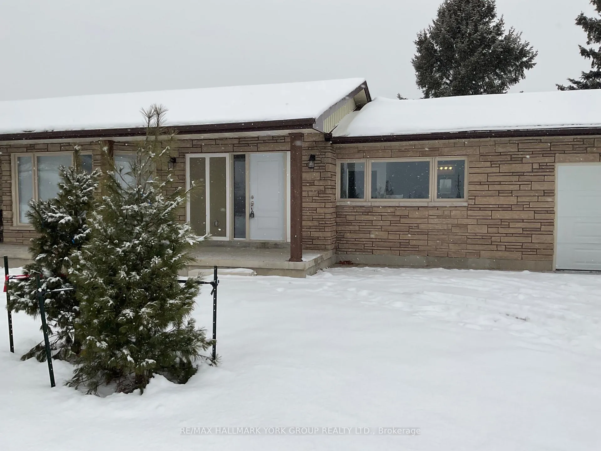 Photo 3 of Unit B, 124 Squire Drive, Ajax, Northeast Ajax — HOMEH