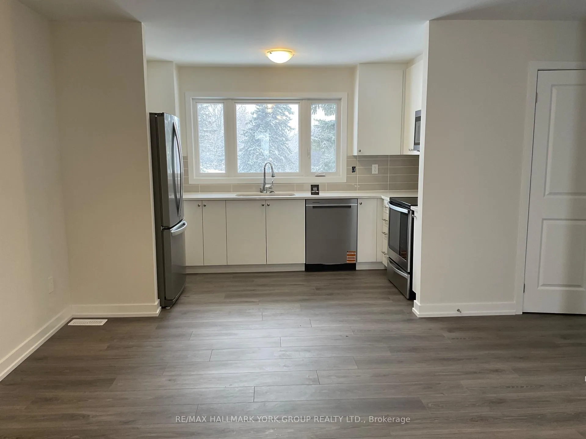 Photo 4 of Unit B, 124 Squire Drive, Ajax, Northeast Ajax — HOMEH