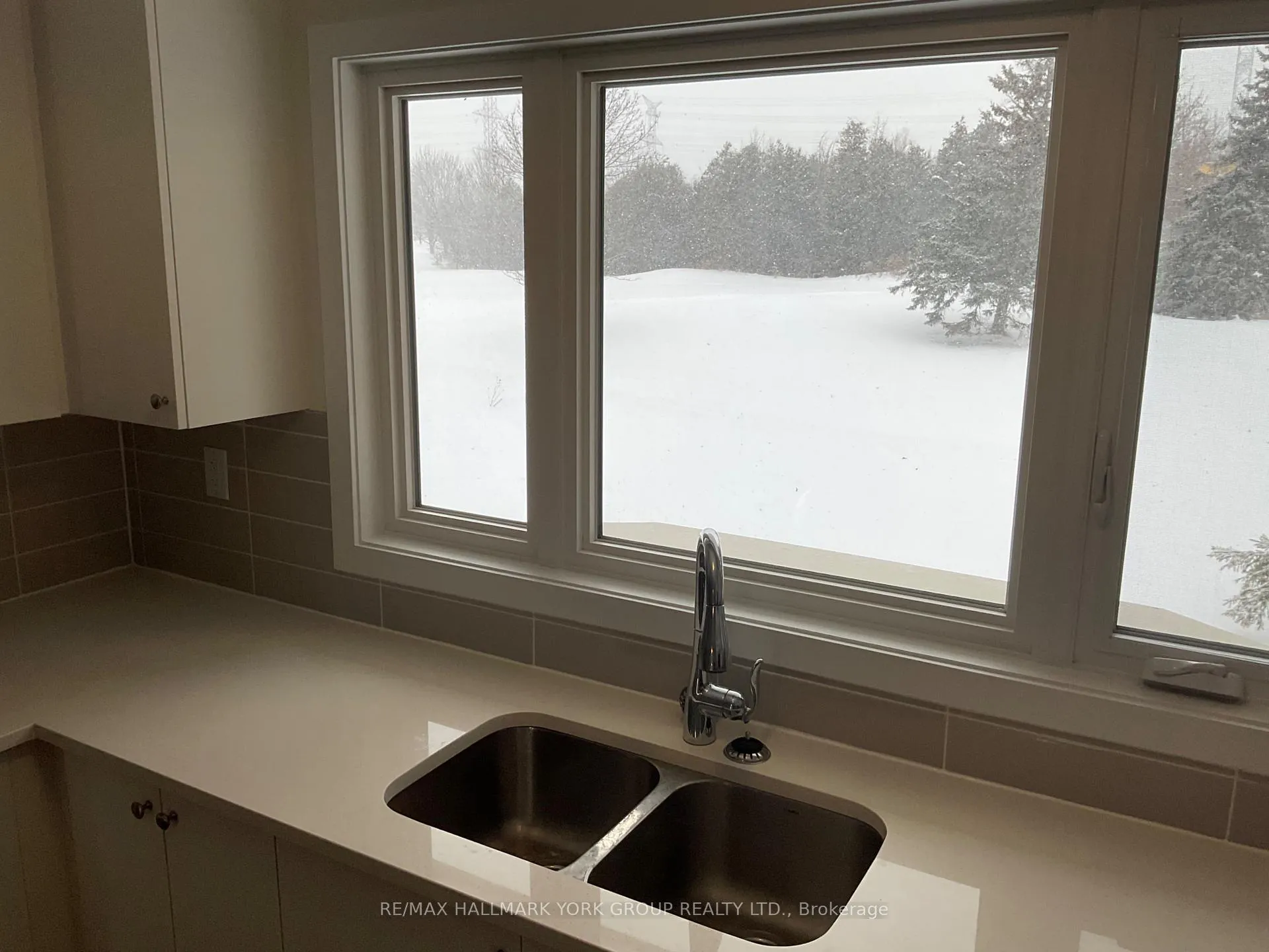Photo 8 of Unit B, 124 Squire Drive, Ajax, Northeast Ajax — HOMEH
