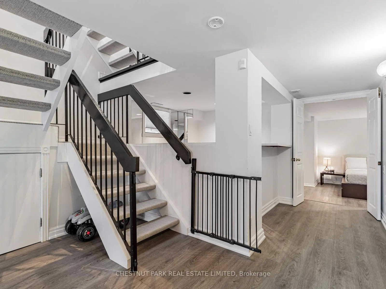 Photo 29 of 562 Roselawn Avenue, Toronto, Forest Hill North — HOMEH