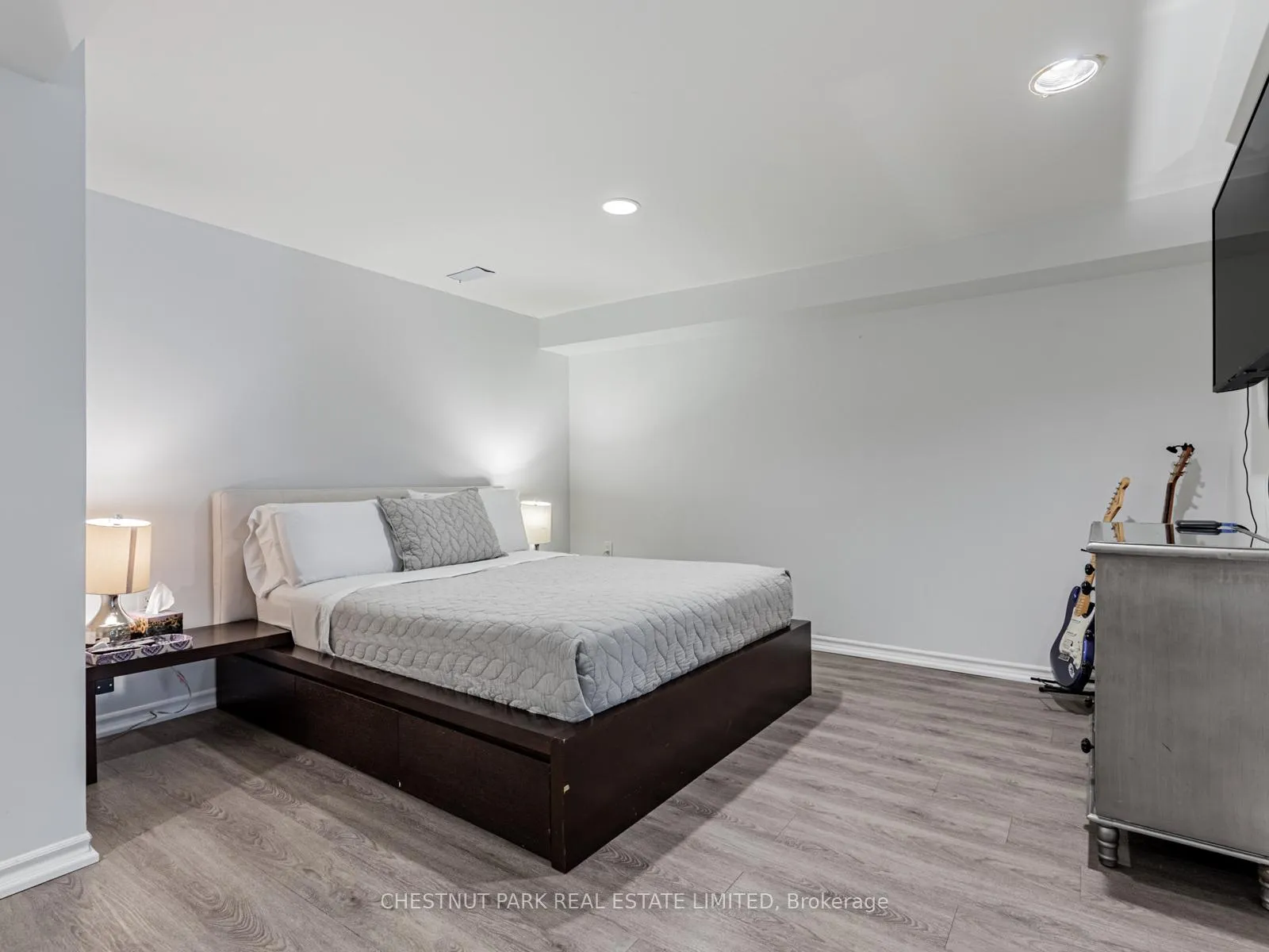Photo 32 of 562 Roselawn Avenue, Toronto, Forest Hill North — HOMEH