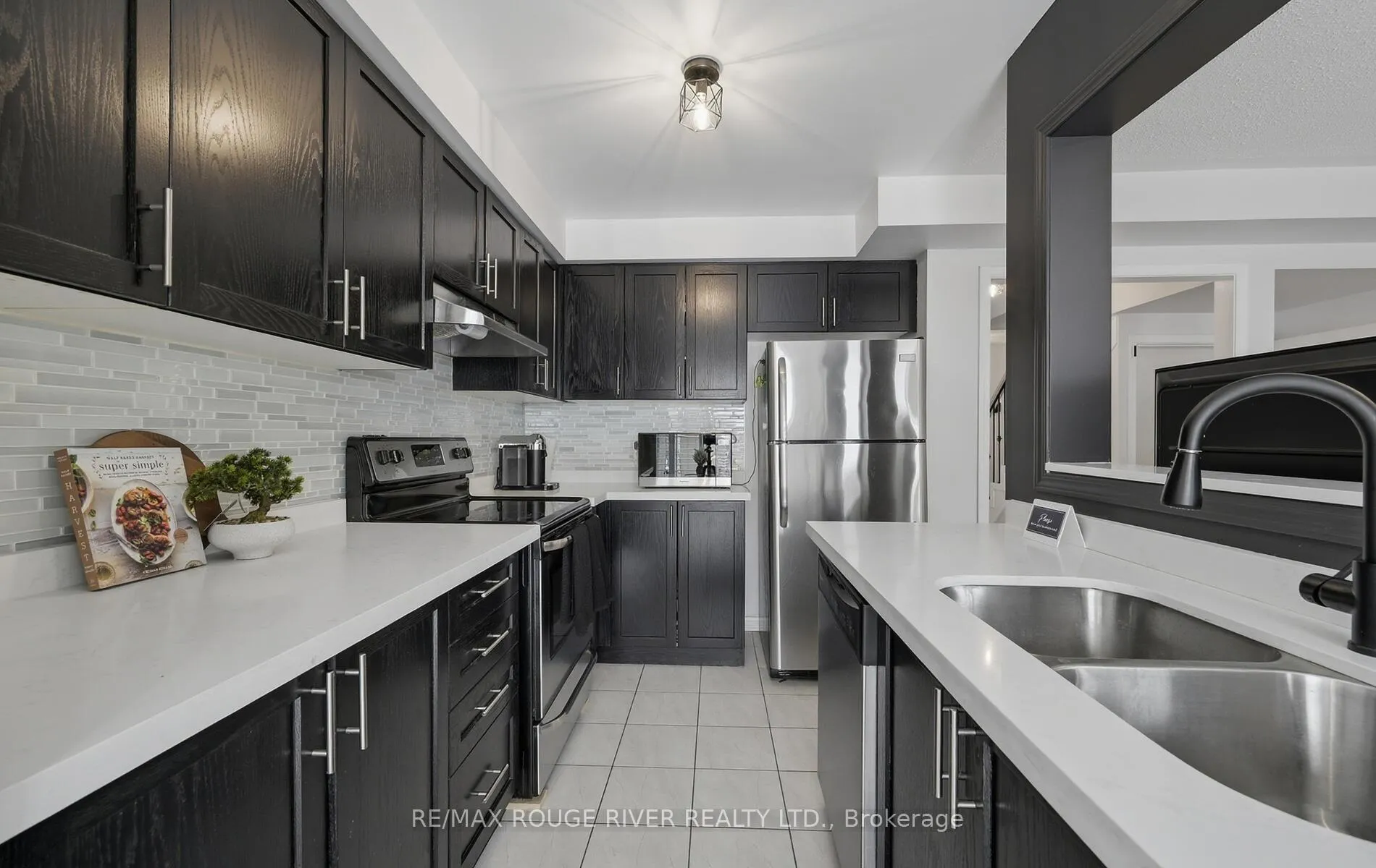 Photo 16 of 58 Autumn Harvest Road, Clarington, Bowmanville — HOMEH
