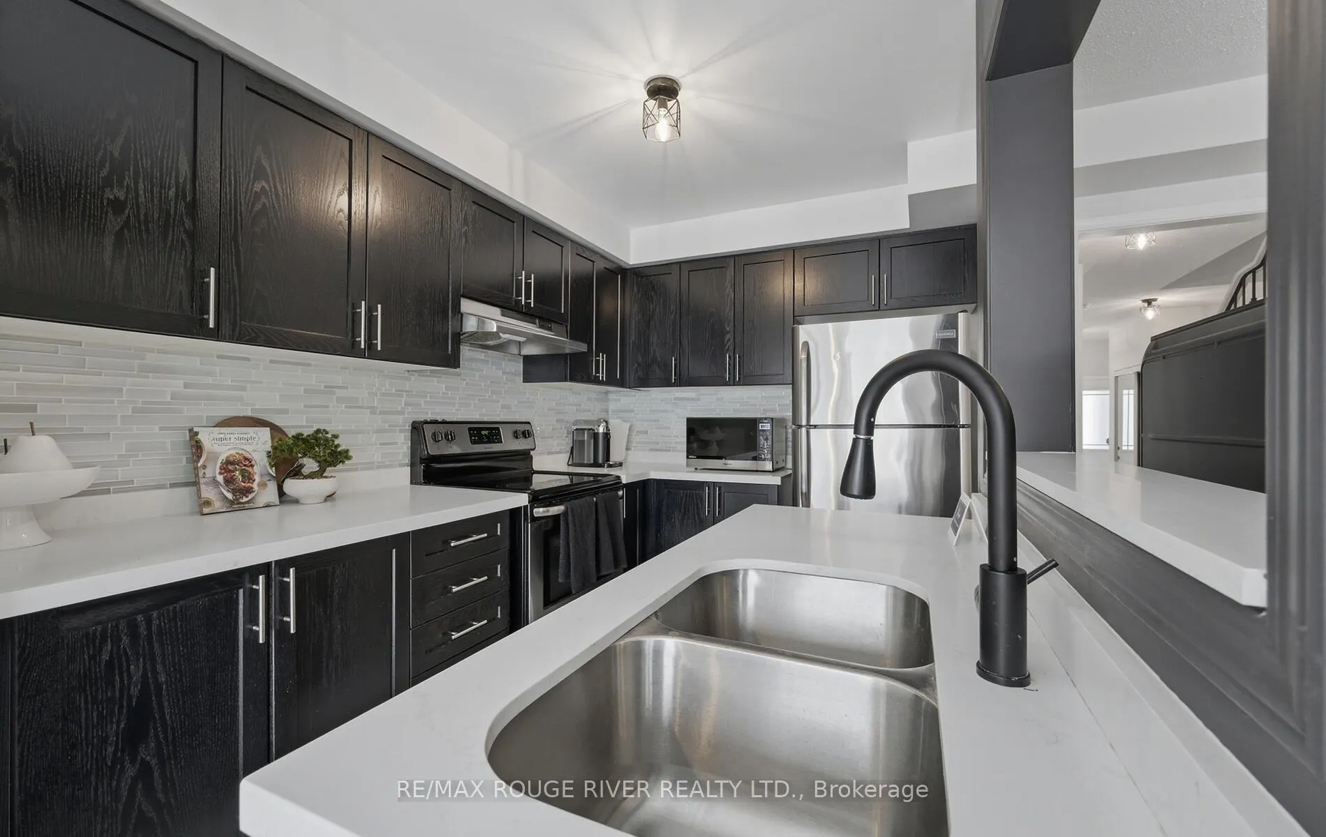Photo 17 of 58 Autumn Harvest Road, Clarington, Bowmanville — HOMEH