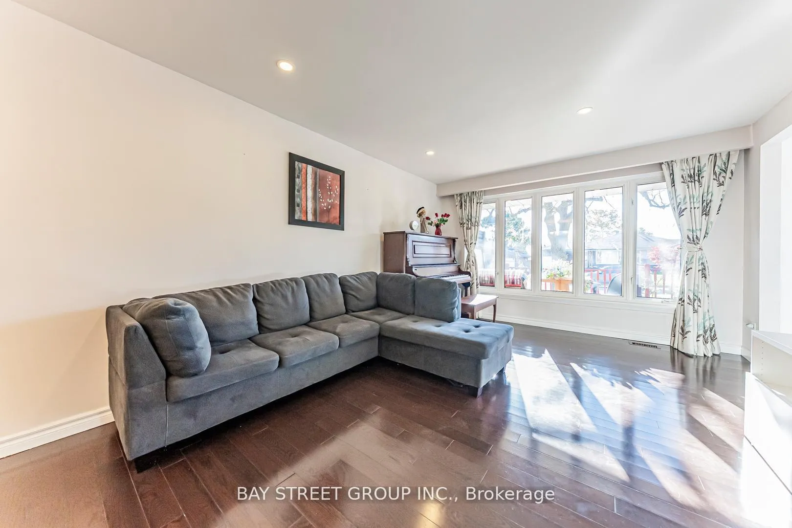 Photo 5 of Unit Main Floor #2, 43 Sherwood Forest Drive, Markham, Bullock — HOMEH