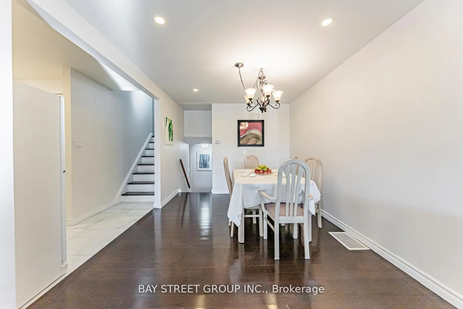 Photo 8 of Unit Main Floor #2, 43 Sherwood Forest Drive, Markham, Bullock — HOMEH