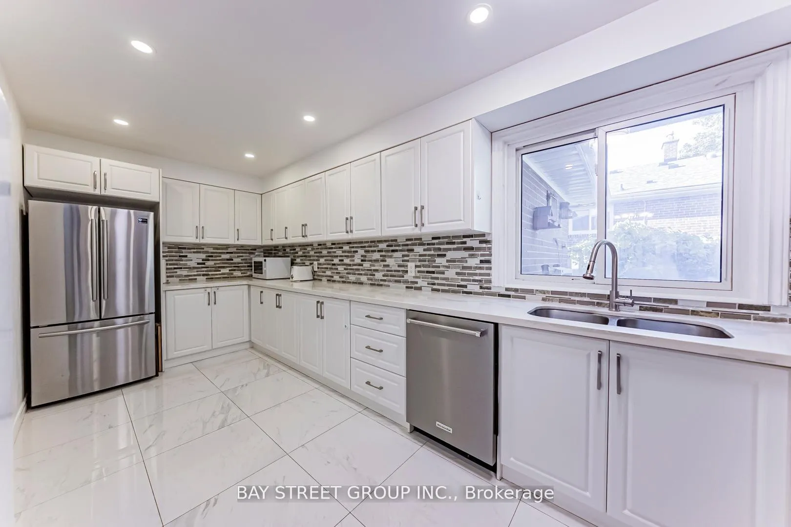 Photo 10 of Unit Main Floor #2, 43 Sherwood Forest Drive, Markham, Bullock — HOMEH
