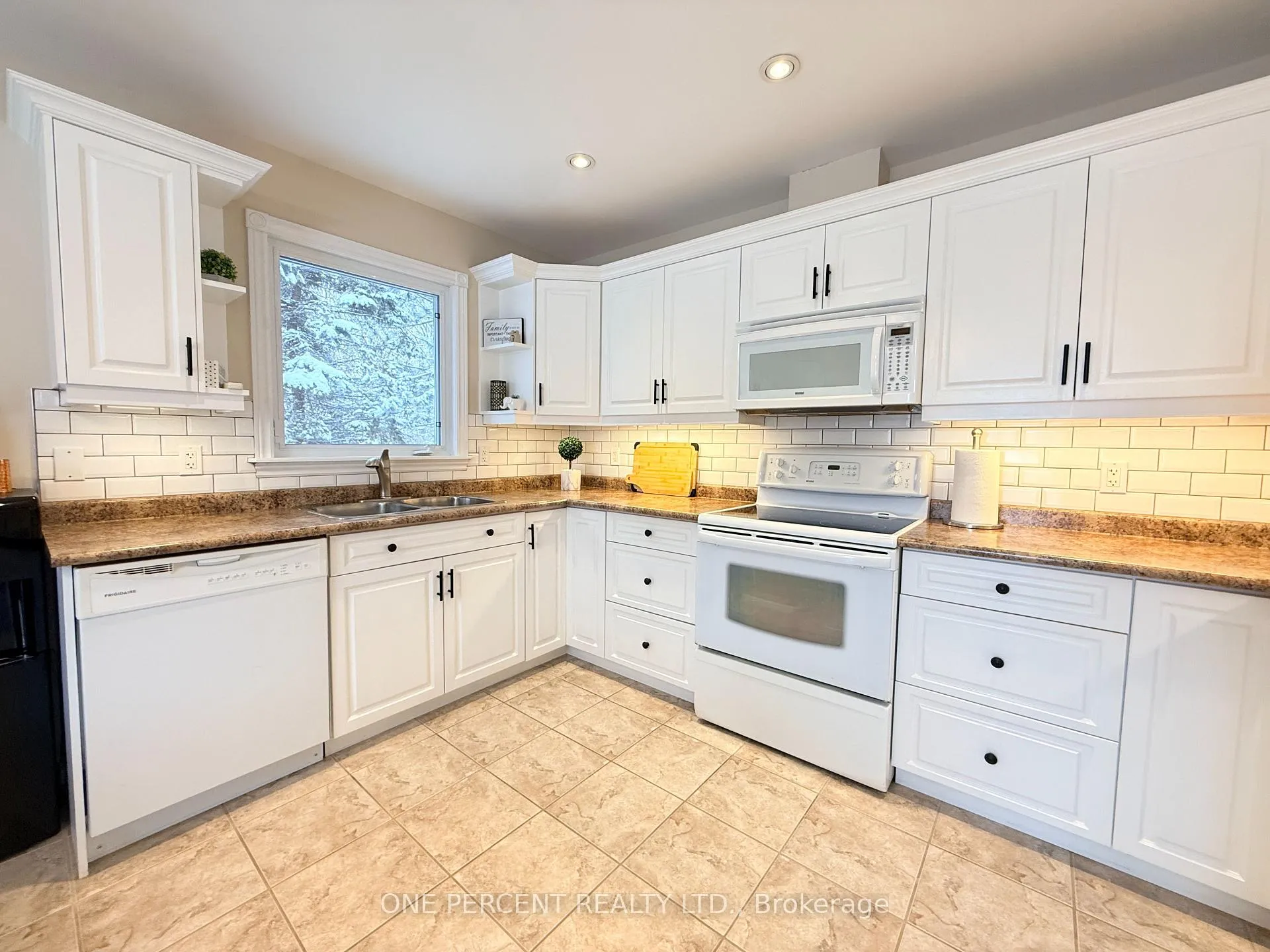 Photo 5 of 1423 River Road W, Wasaga Beach — HOMEH