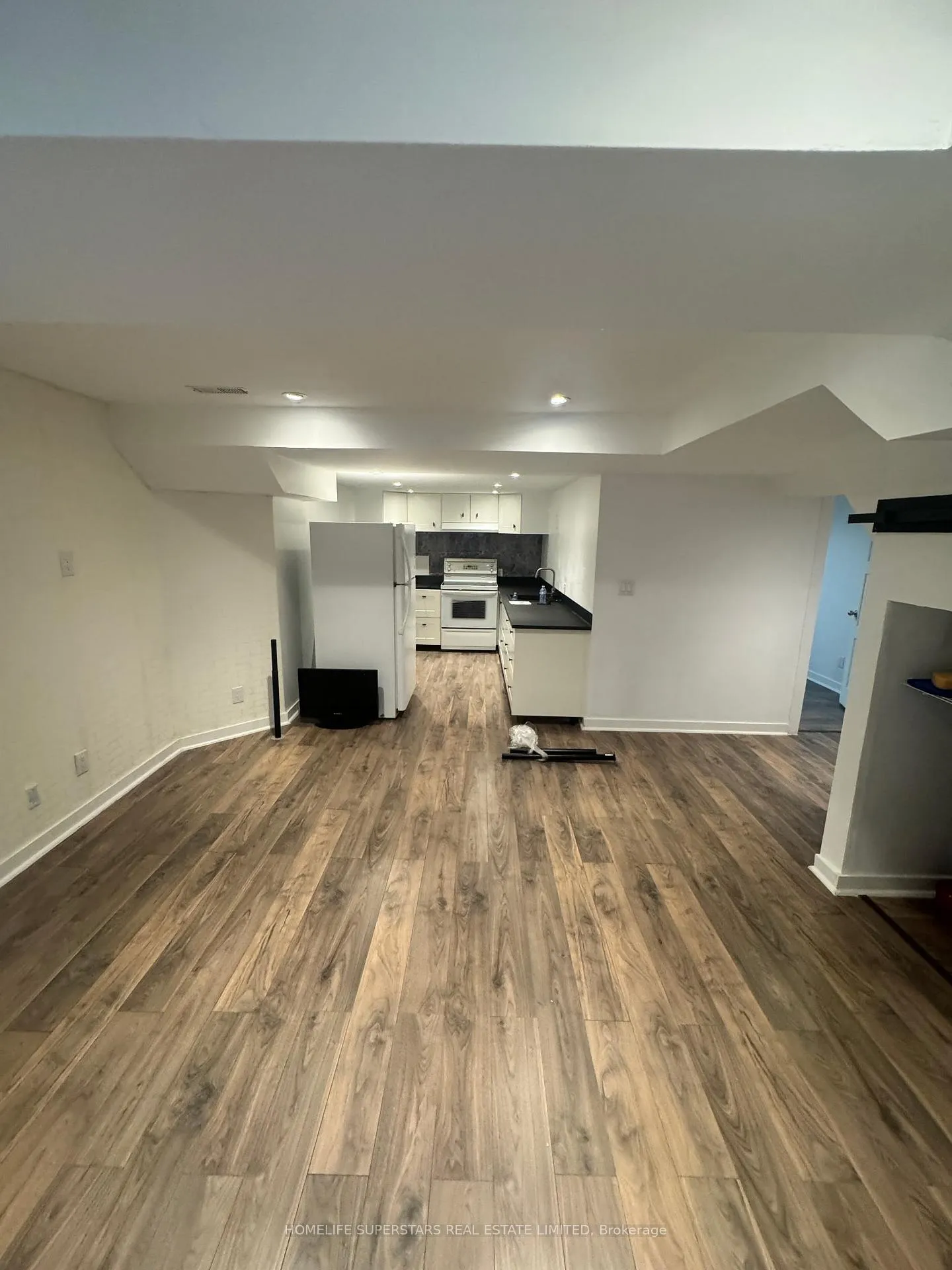 Photo 3 of 11 Kelsey Crescent, Barrie, Ardagh — HOMEH
