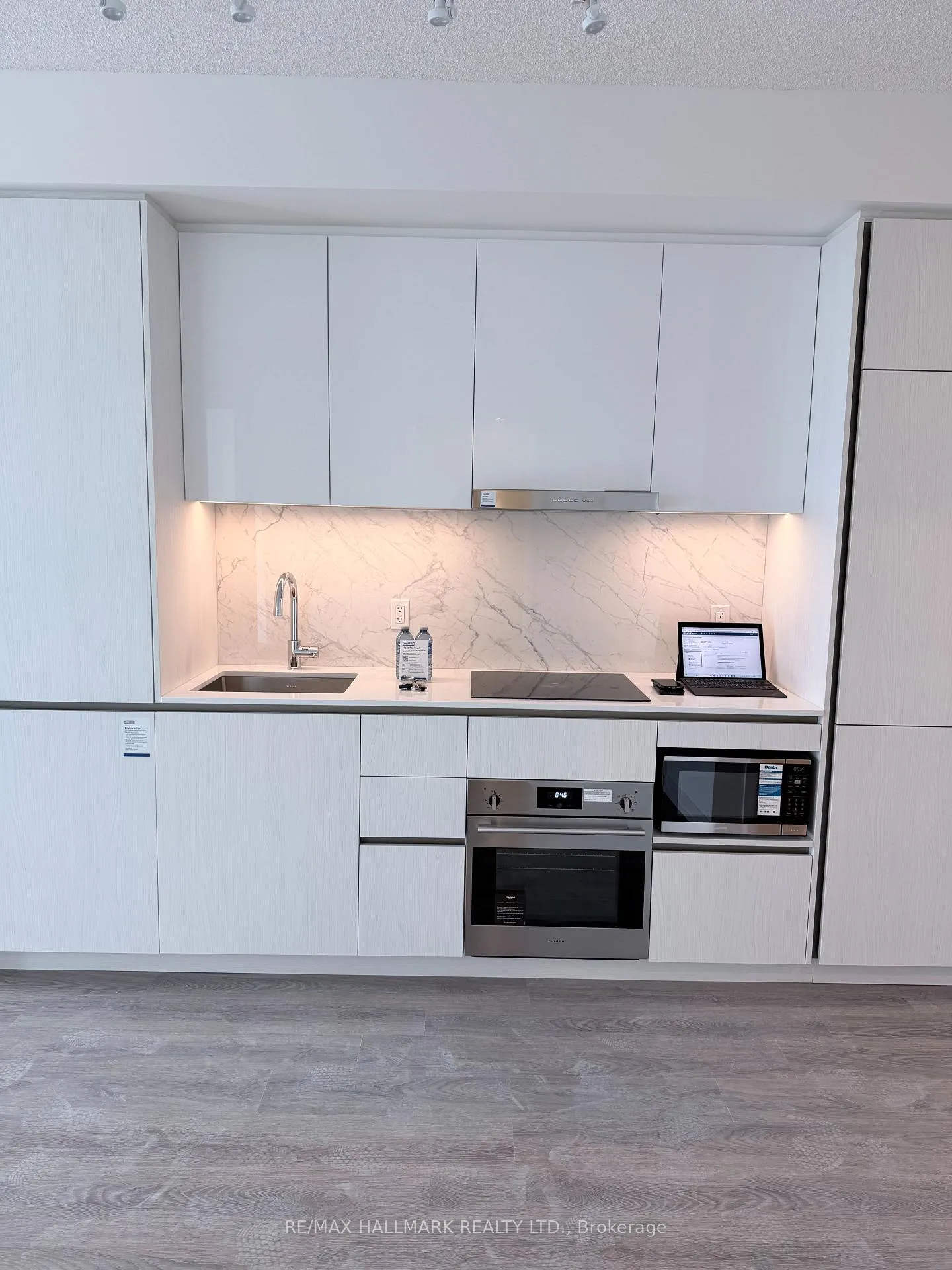 Photo 2 of Unit 1010, 8 Interchange Way S, Vaughan, Vaughan Corporate Centre — HOMEH